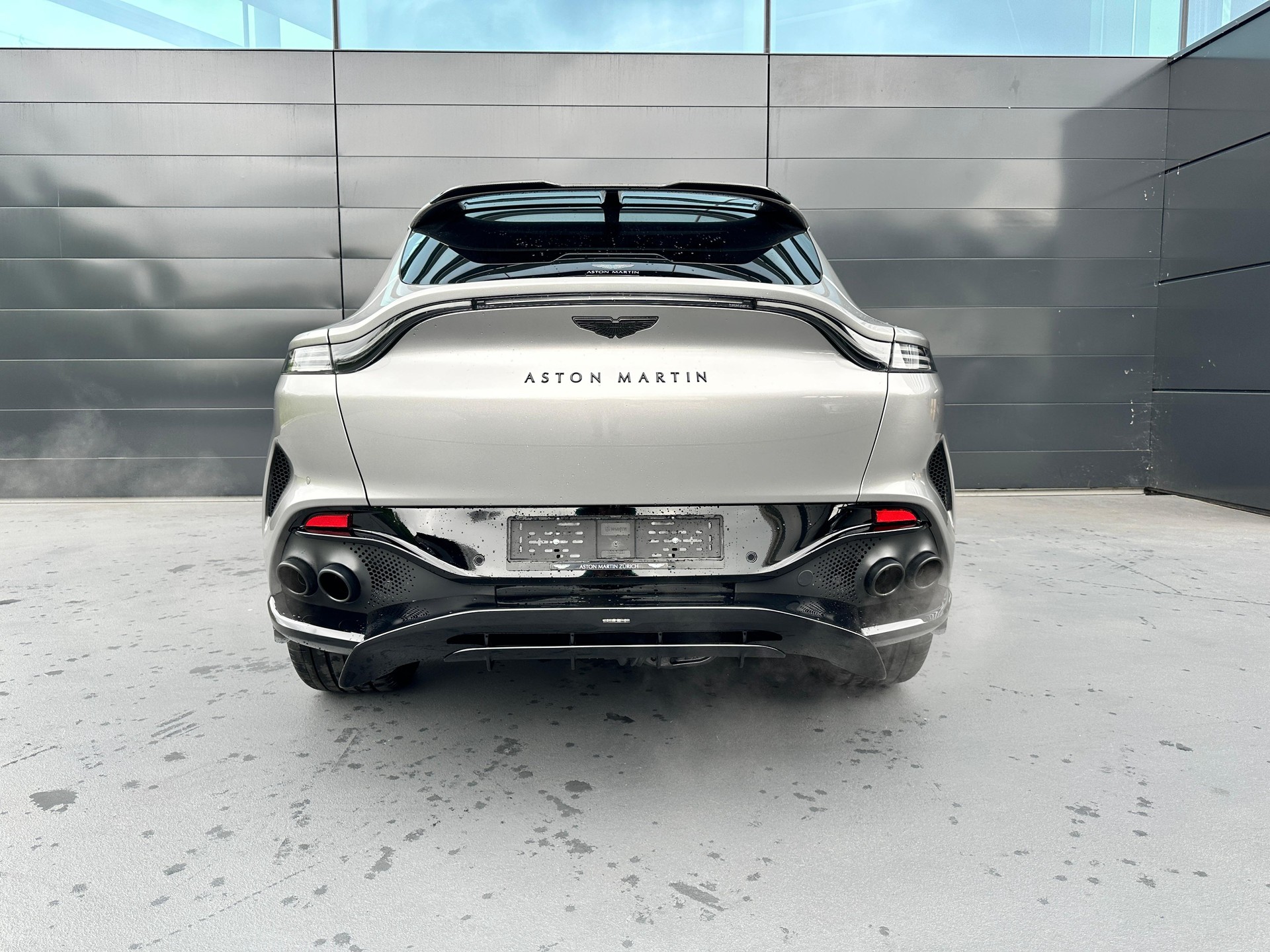 ASTON MARTIN DBX 707 4.0 V8 Bi-Turbo-image-10