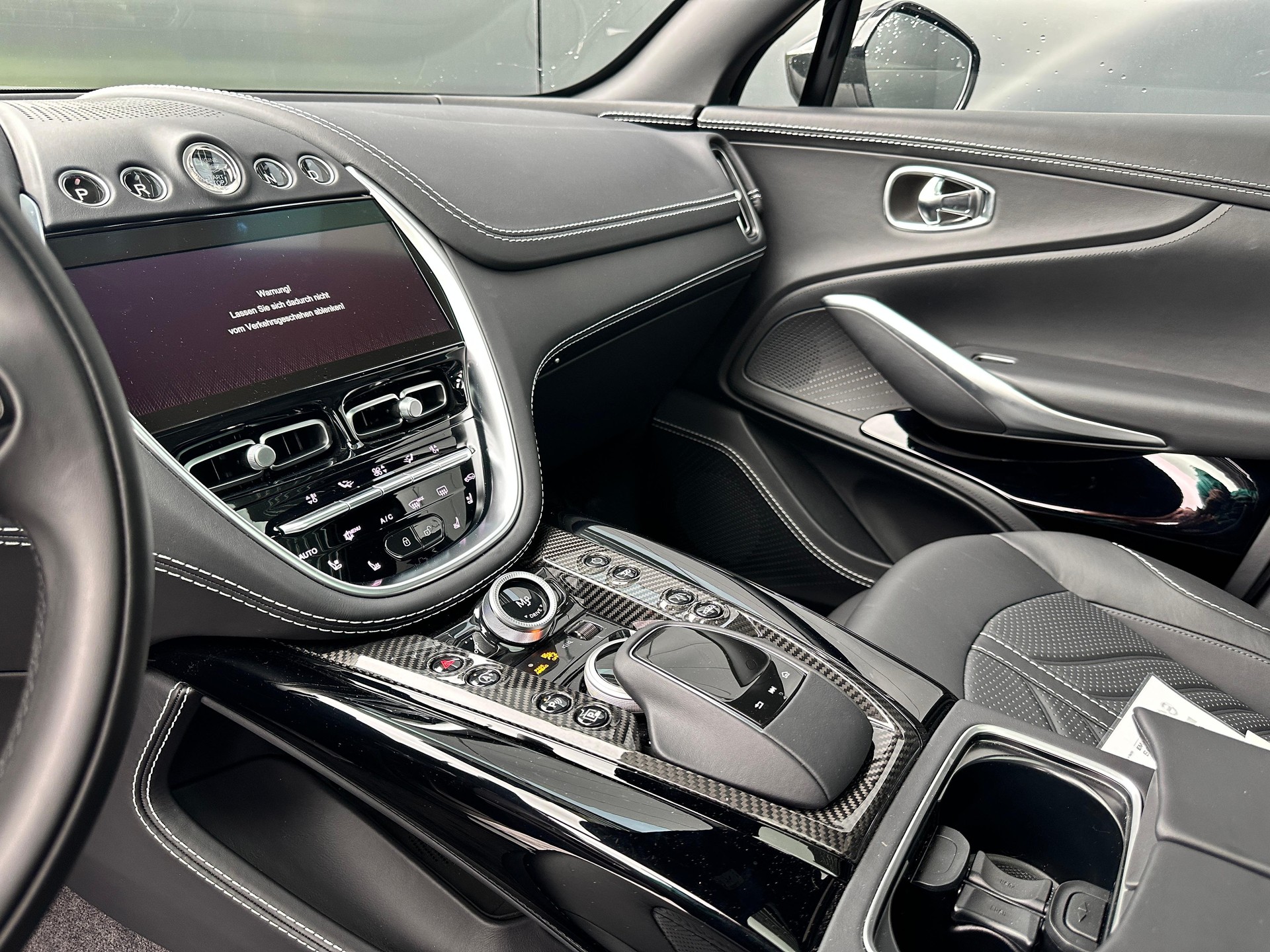 ASTON MARTIN DBX 707 4.0 V8 Bi-Turbo-image-5