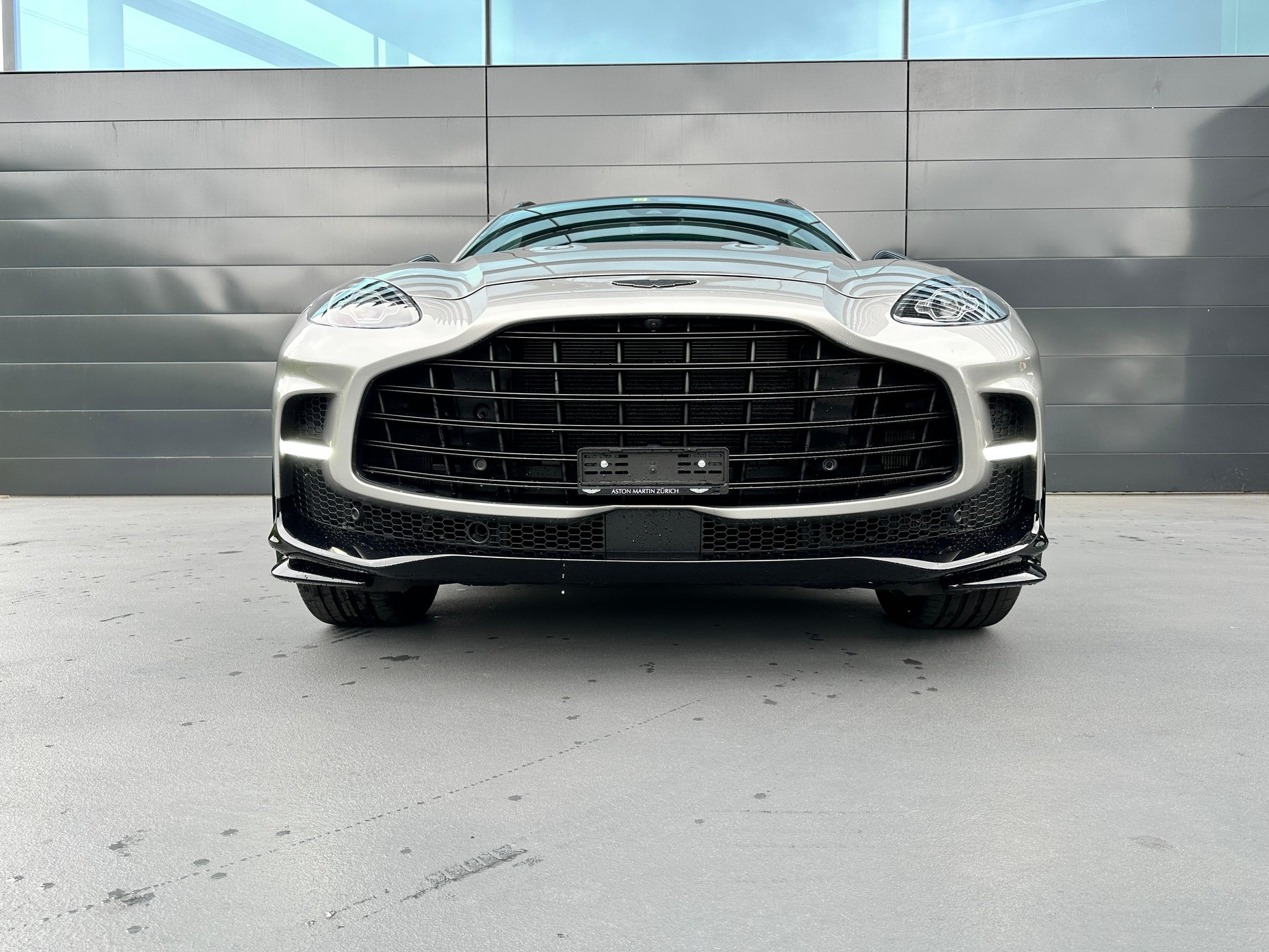 ASTON MARTIN DBX 707 4.0 V8 Bi-Turbo-image-11