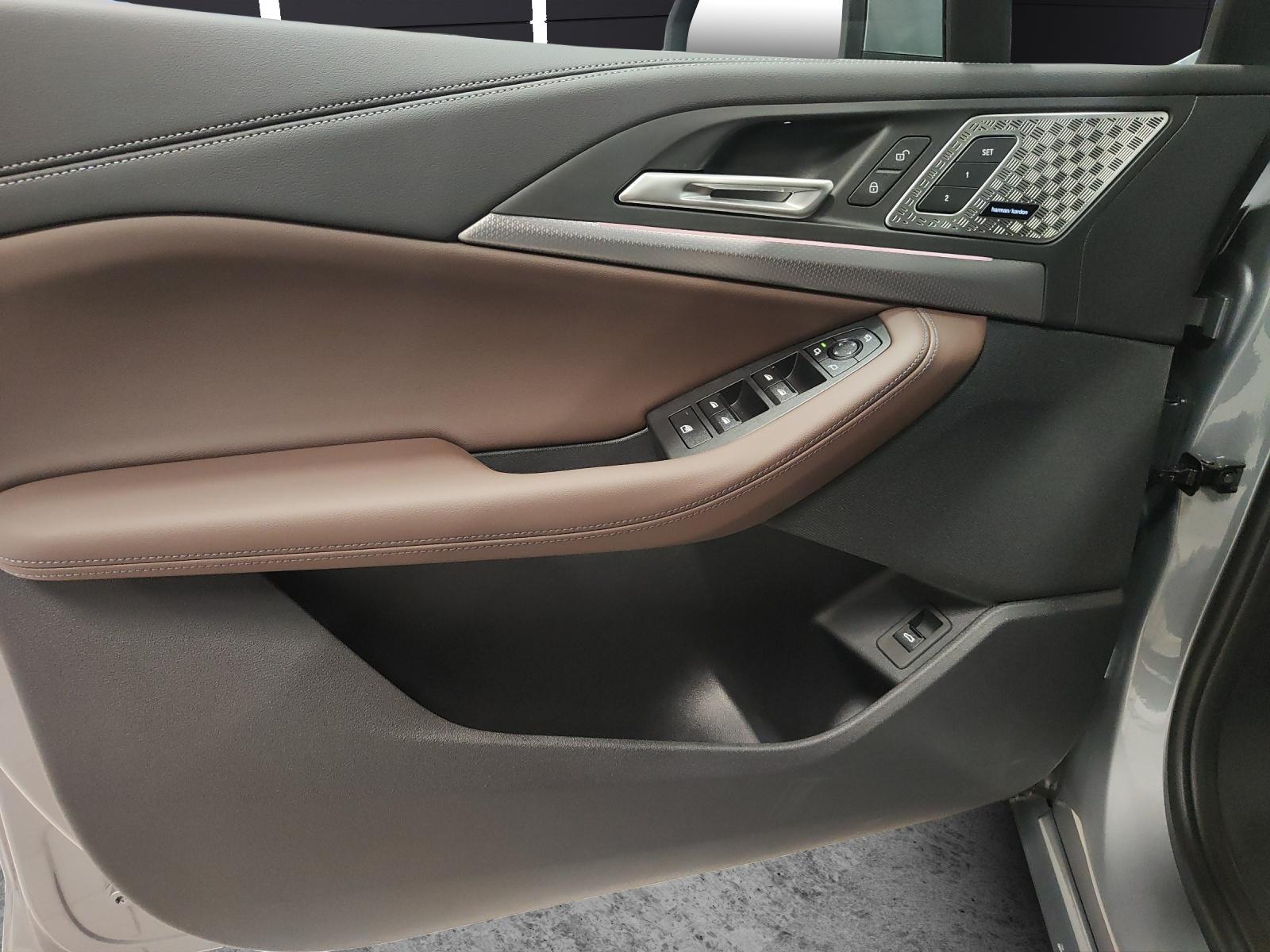 BMW 223d xDrive Active Tourer-image-10