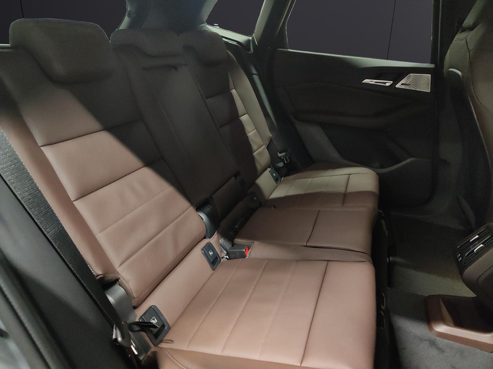 BMW 223d xDrive Active Tourer-image-16