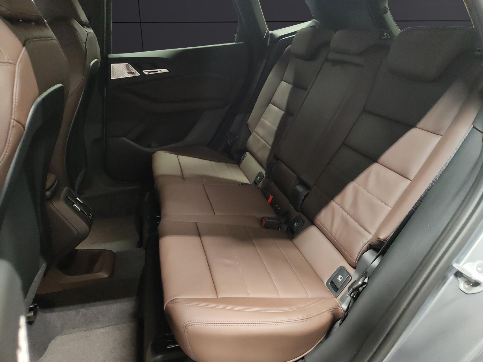 BMW 223d xDrive Active Tourer-image-19