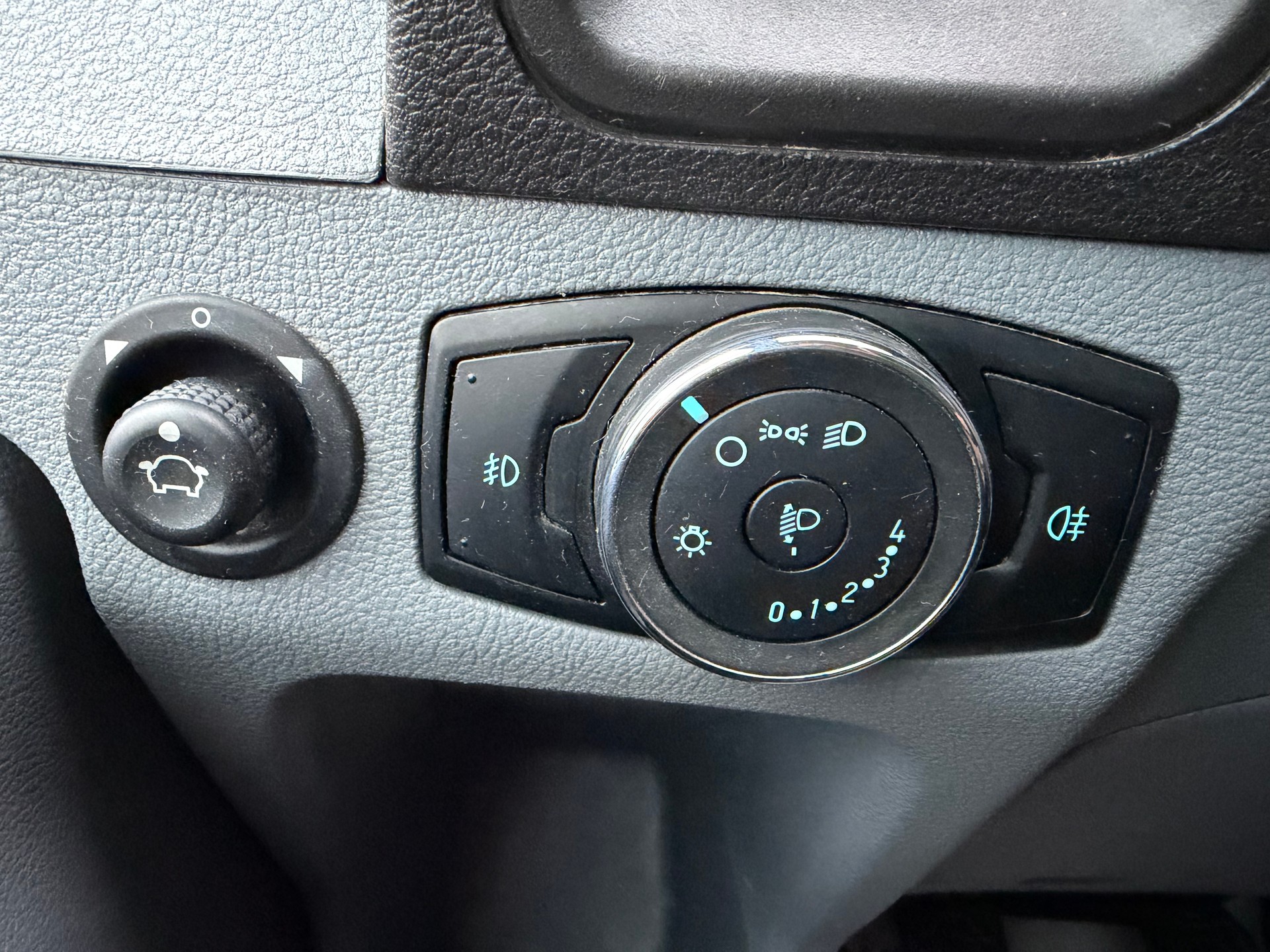 FORD Transit Van 350 L3H2 Ambiente 4WD-image-17