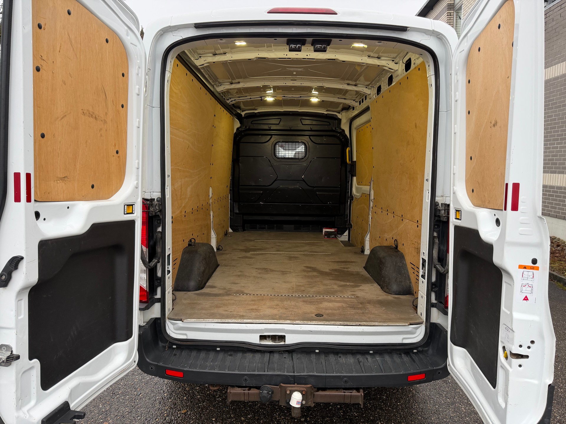 FORD Transit Van 350 L3H2 Ambiente 4WD-image-11
