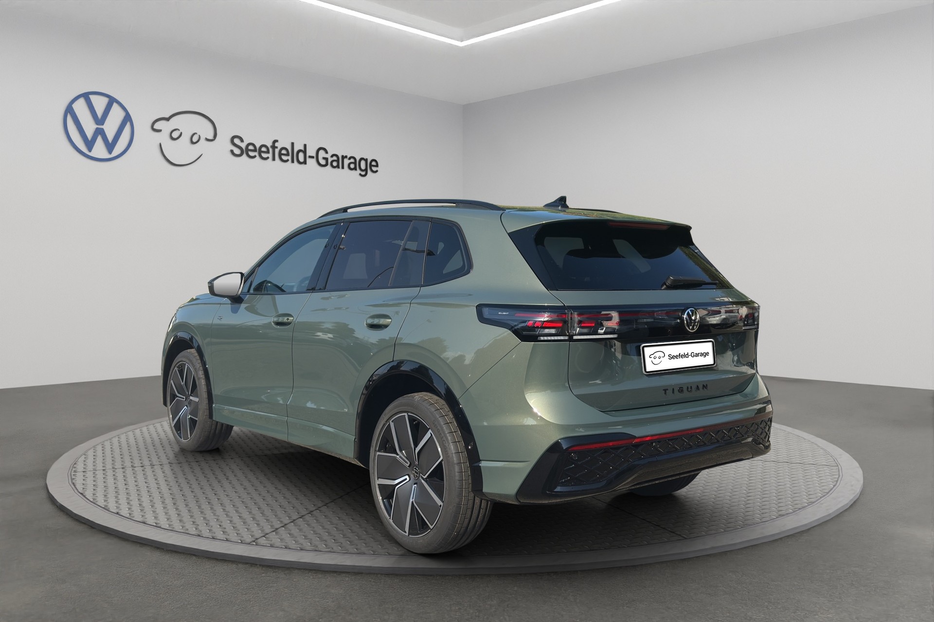 VW Tiguan 2.0 TSI DSG R-Line 4Motion-image-3
