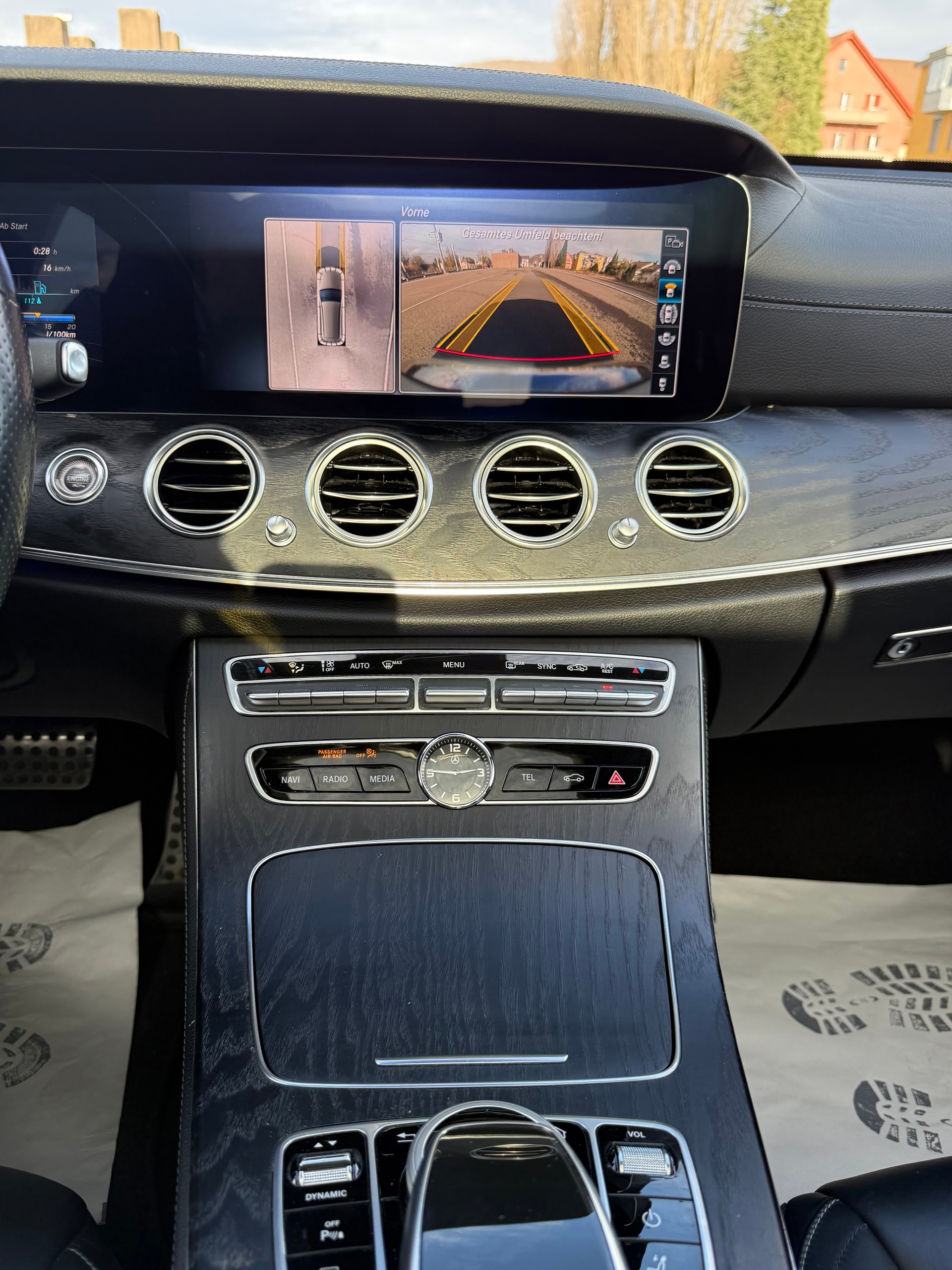 MERCEDES-BENZ E 220 d AMG Line 4Matic 9G-Tronic-image-6