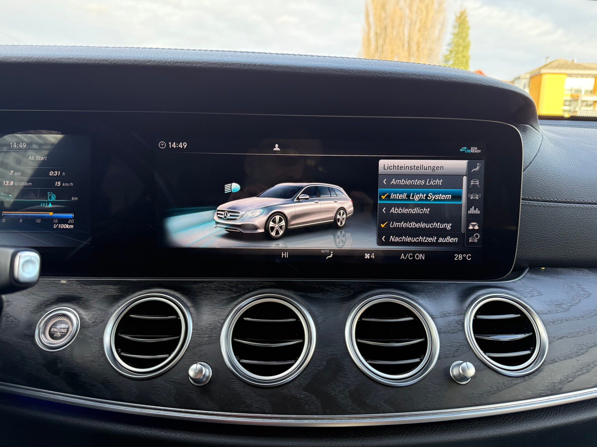 MERCEDES-BENZ E 220 d AMG Line 4Matic 9G-Tronic-image-10
