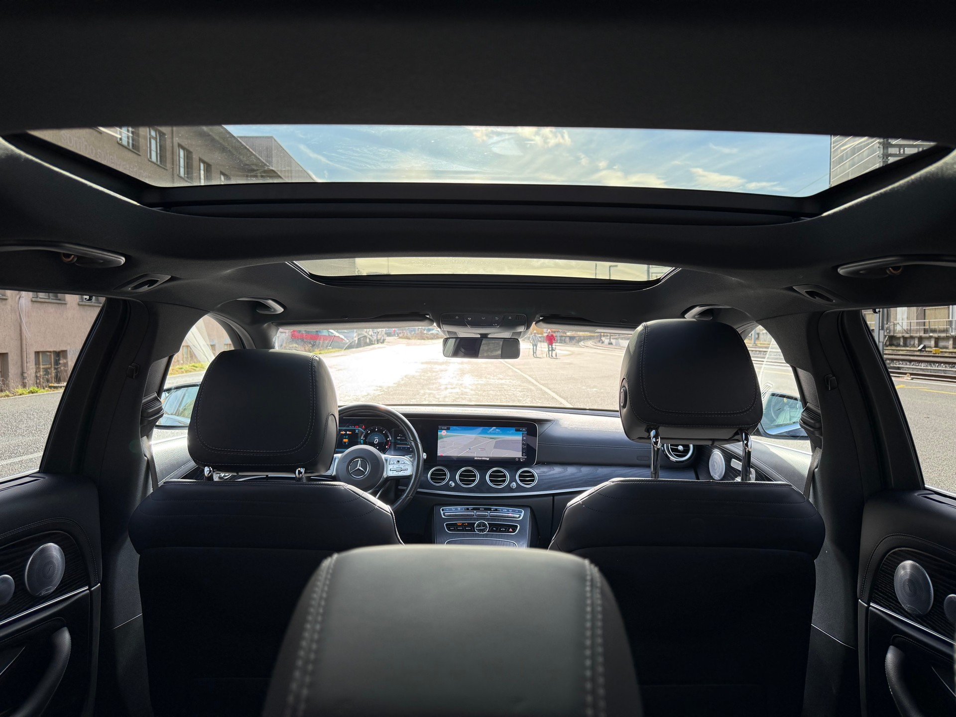 MERCEDES-BENZ E 220 d AMG Line 4Matic 9G-Tronic-image-4
