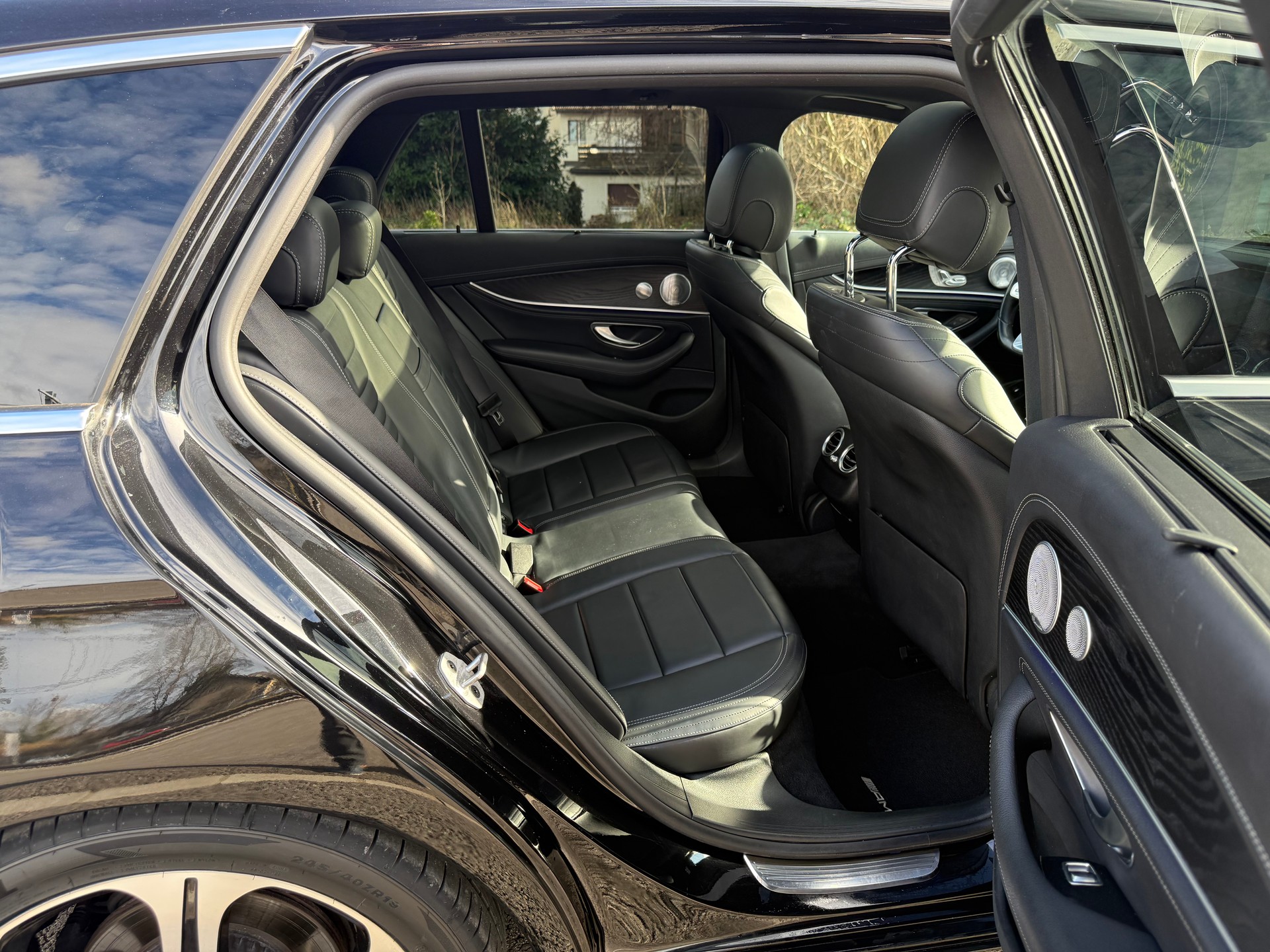 MERCEDES-BENZ E 220 d AMG Line 4Matic 9G-Tronic-image-15