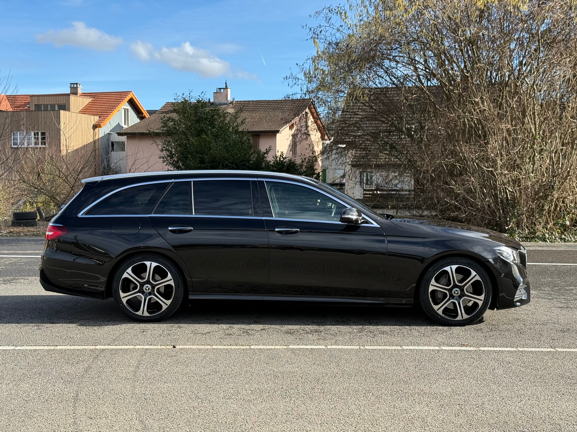 MERCEDES-BENZ E 220 d AMG Line 4Matic 9G-Tronic-image-2