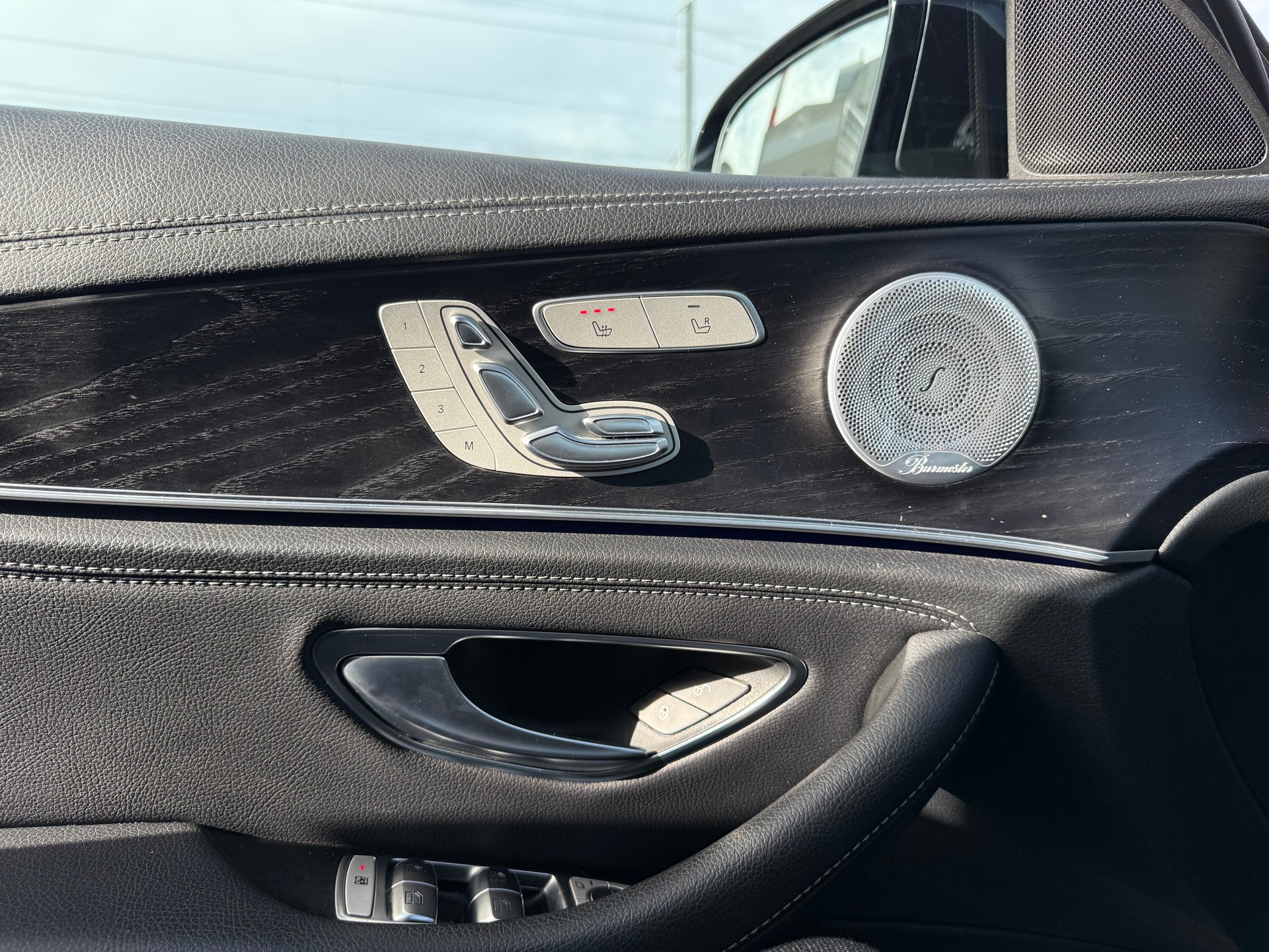 MERCEDES-BENZ E 220 d AMG Line 4Matic 9G-Tronic-image-12