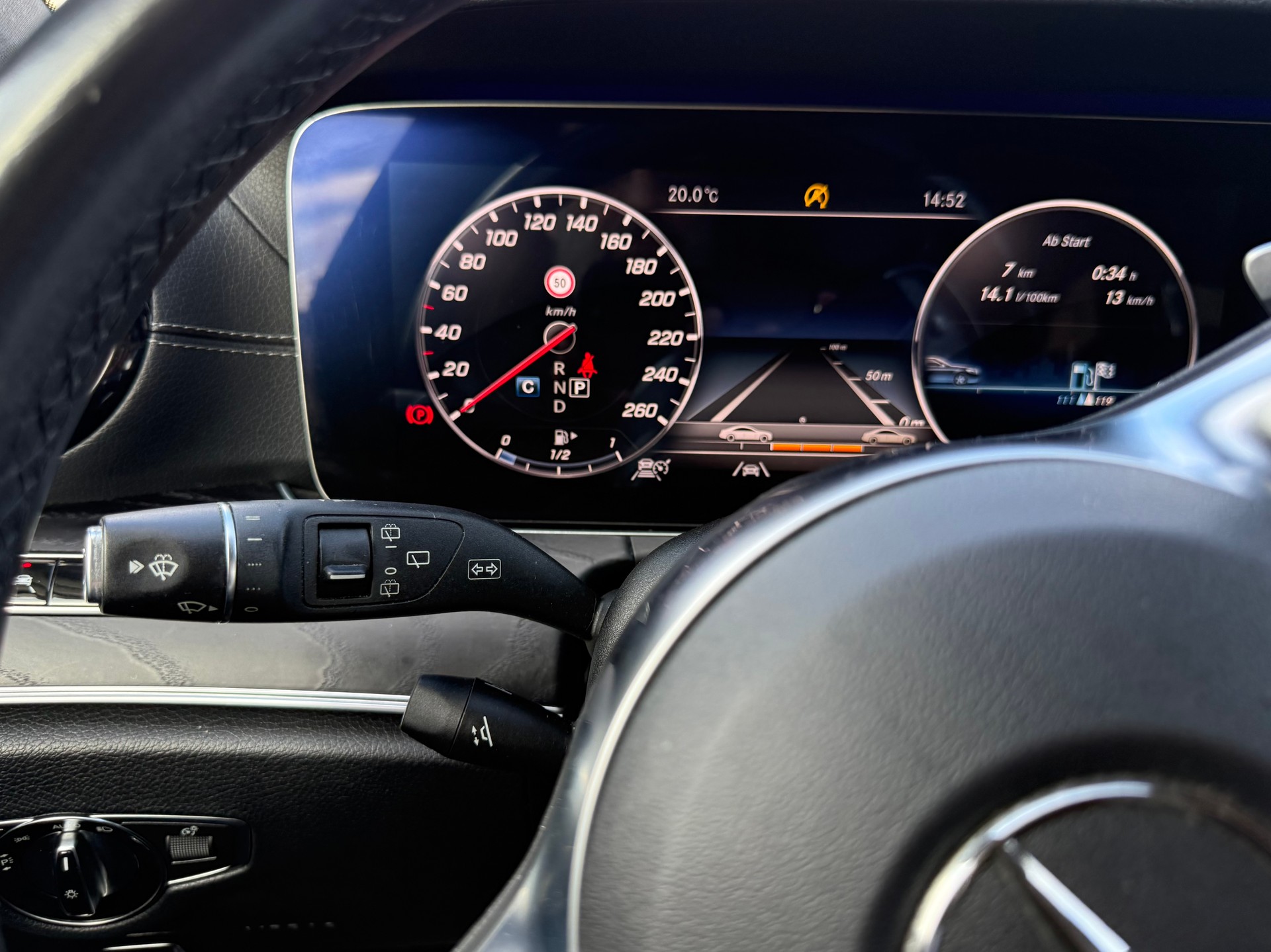 MERCEDES-BENZ E 220 d AMG Line 4Matic 9G-Tronic-image-11
