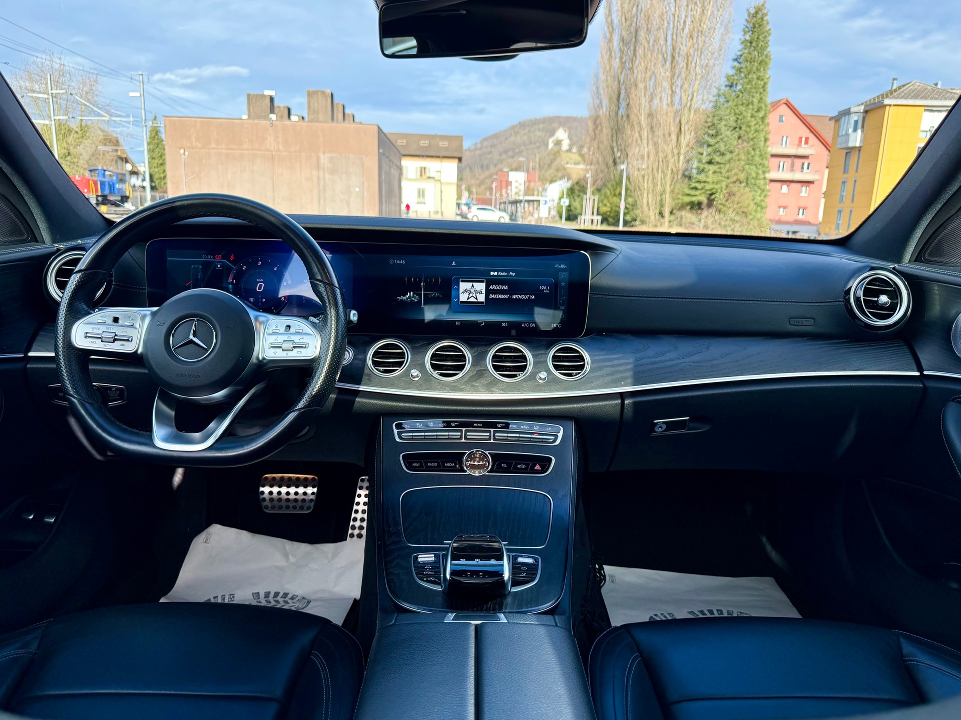MERCEDES-BENZ E 220 d AMG Line 4Matic 9G-Tronic-image-5