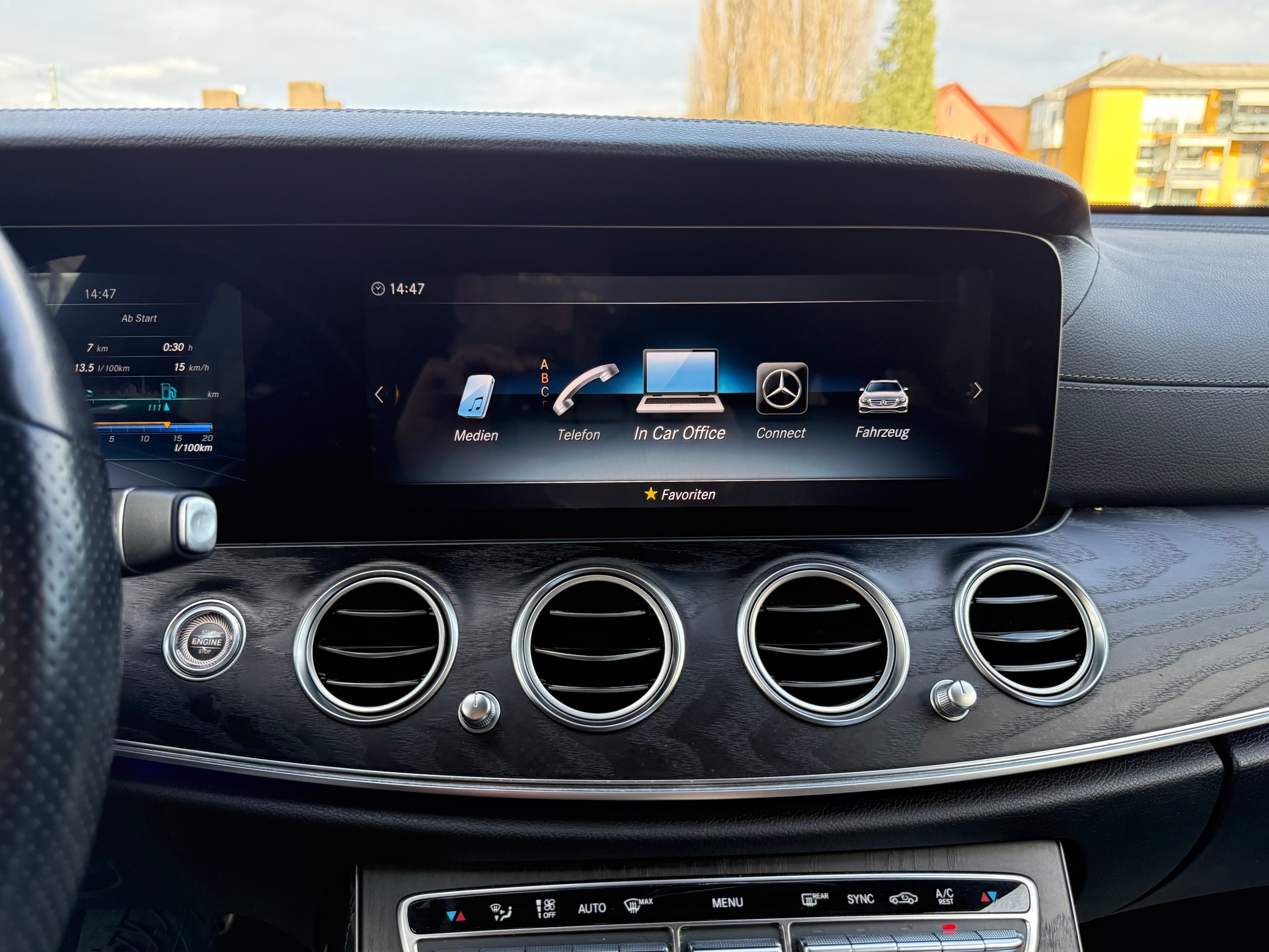 MERCEDES-BENZ E 220 d AMG Line 4Matic 9G-Tronic-image-7