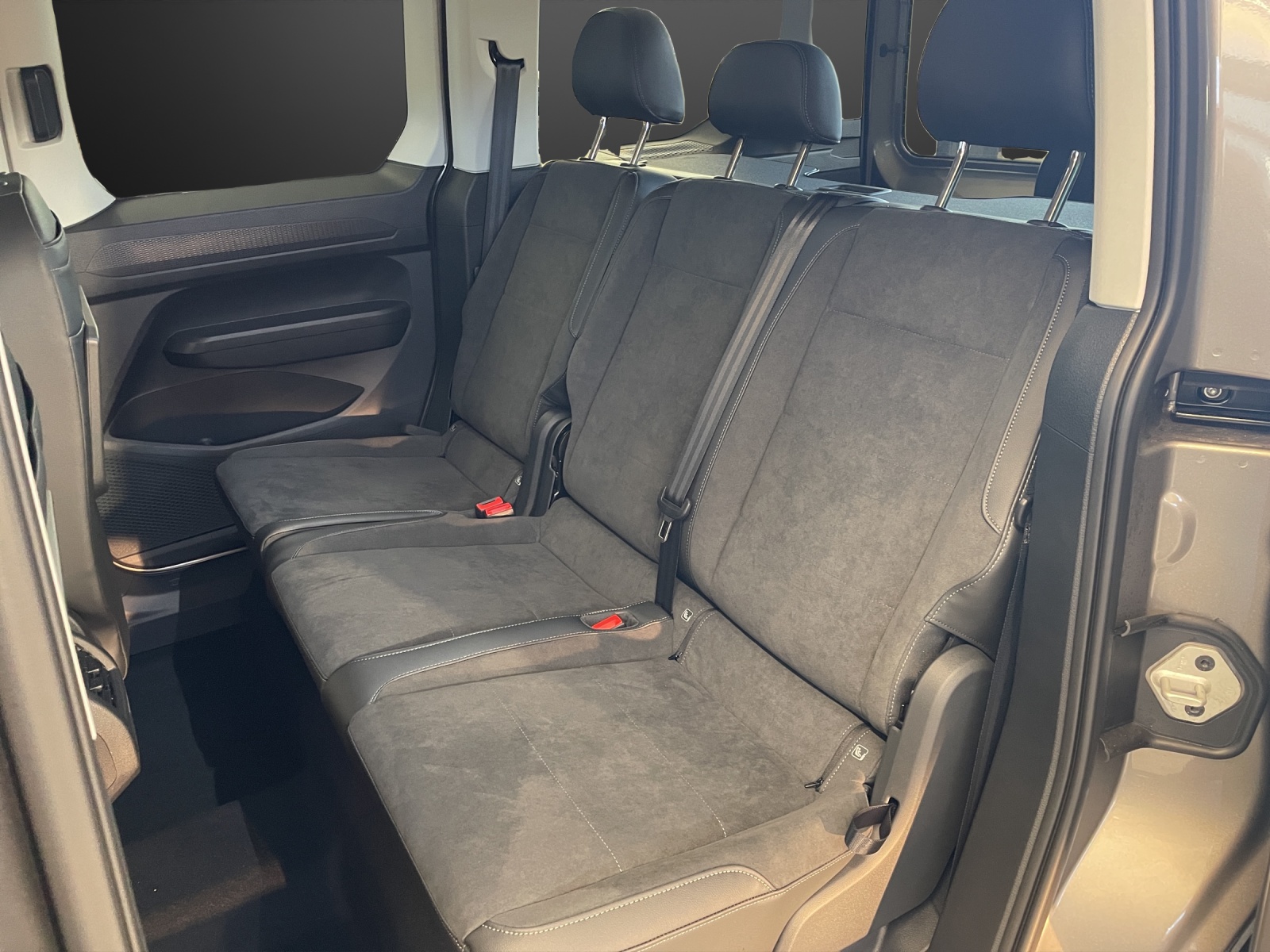 VW Caddy 2.0 TDI 4Motion Life-image-8