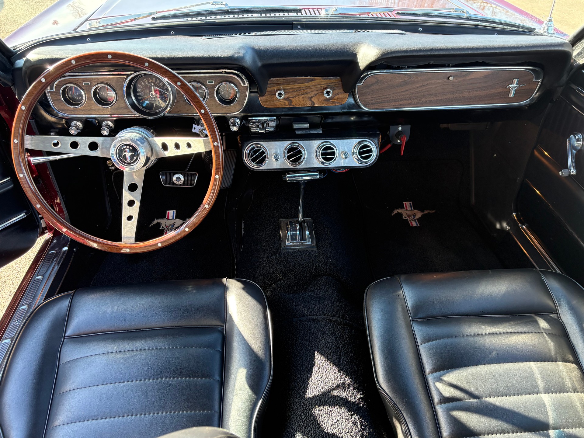 FORD Mustang GT Coupe-image-9