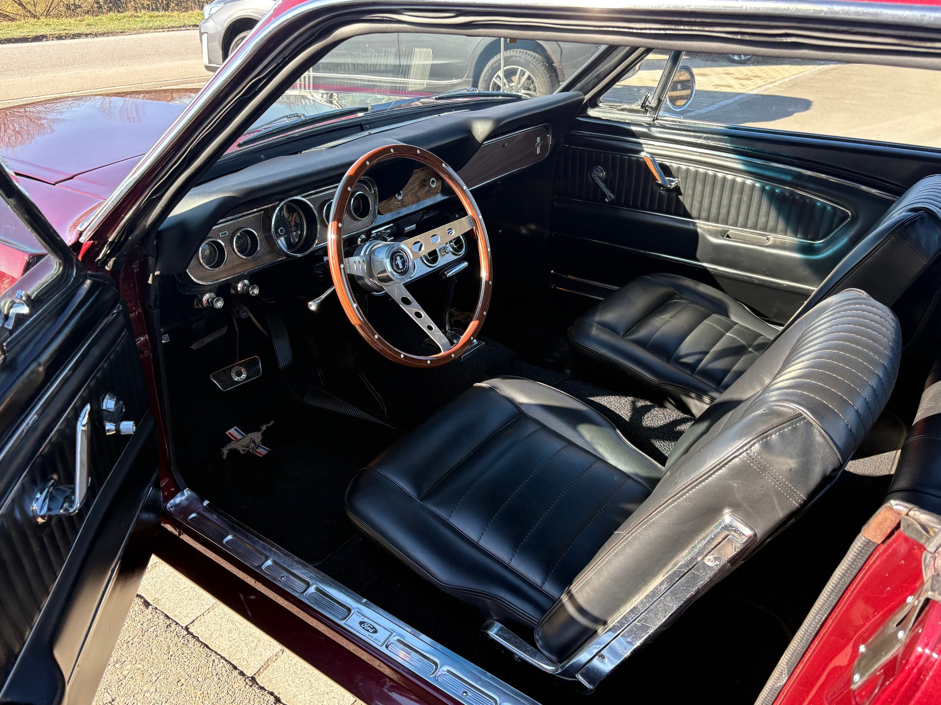 FORD Mustang GT Coupe-image-8