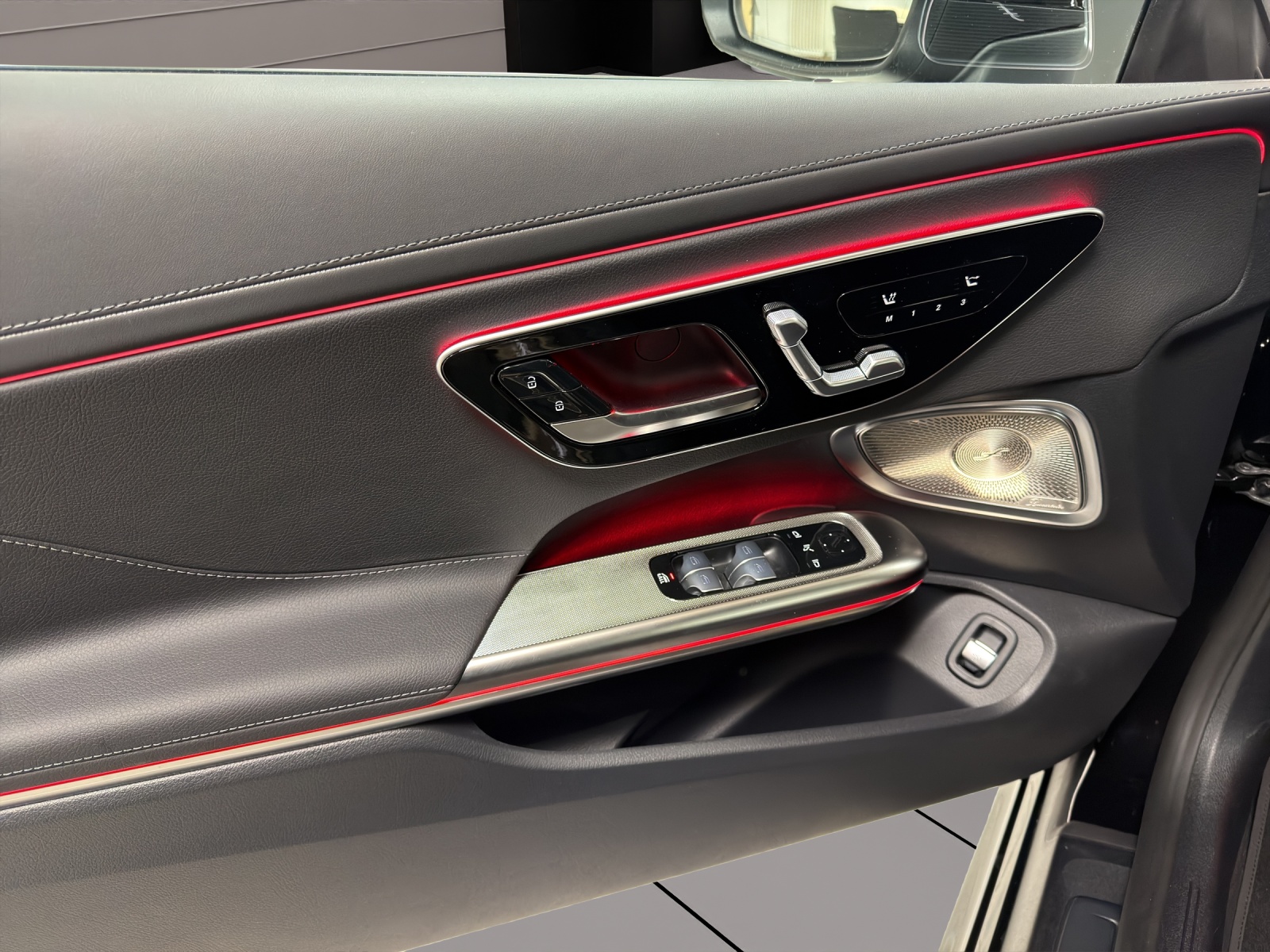 MERCEDES-BENZ CLE 300 Cabrio 4Matic 9G-Tronic-image-9