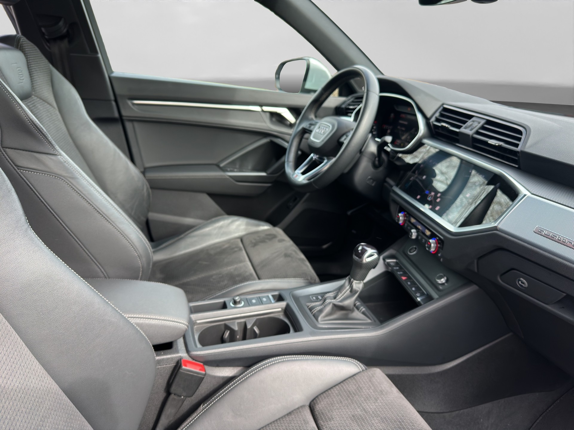 AUDI Q3 Sportback 40 TFSI S line quattro S-tronic-image-13