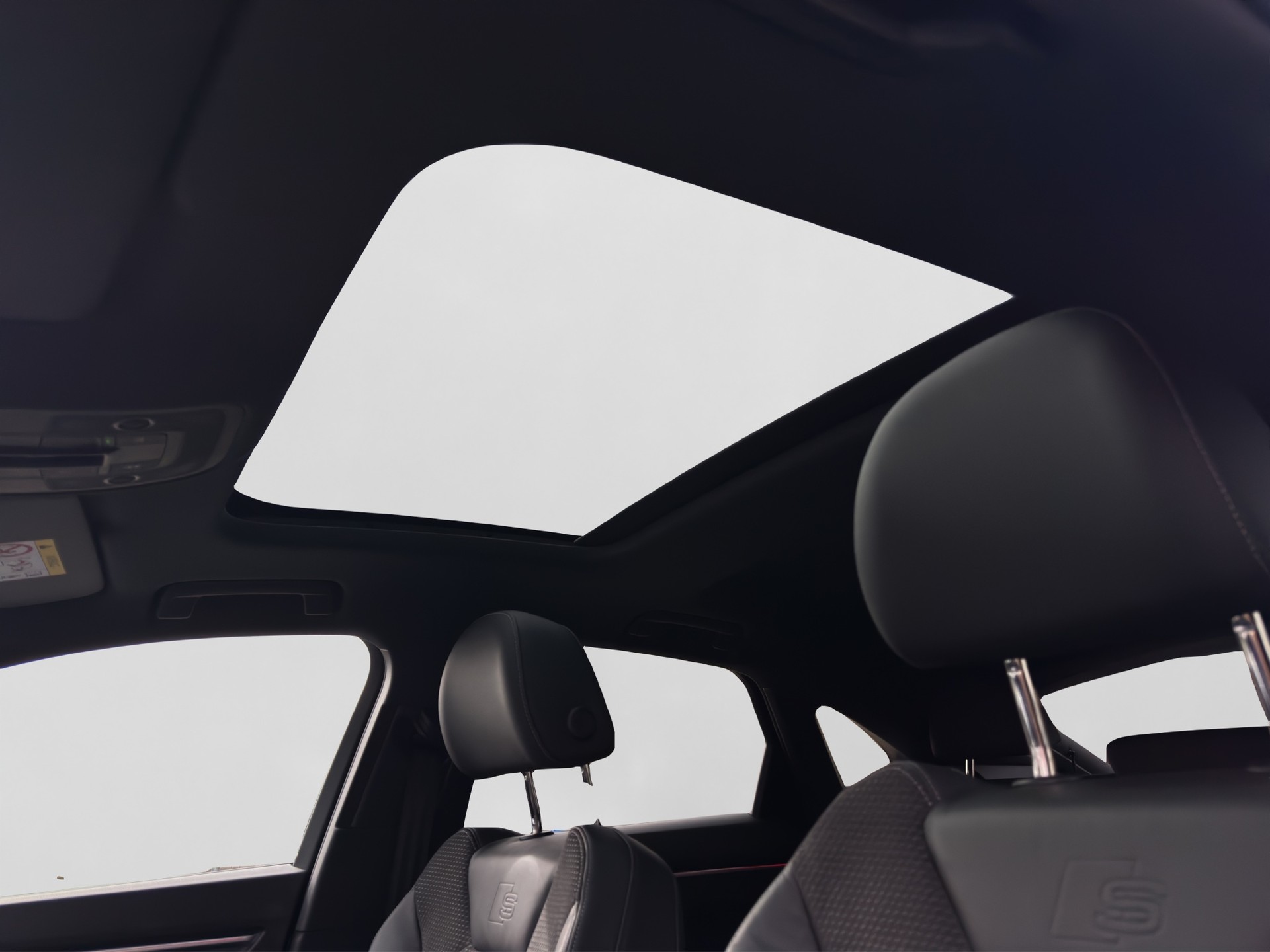 AUDI Q3 Sportback 40 TFSI S line quattro S-tronic-image-12