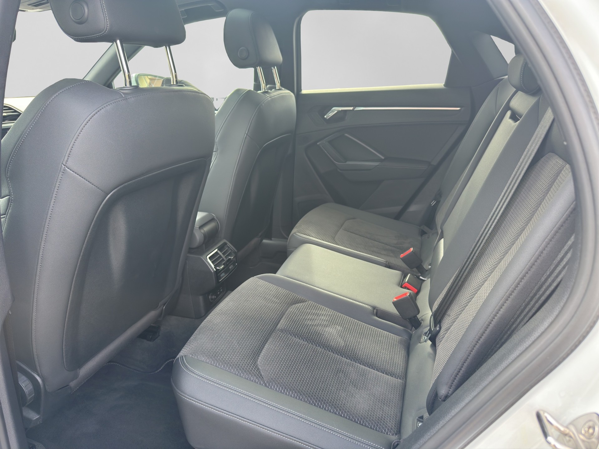 AUDI Q3 Sportback 40 TFSI S line quattro S-tronic-image-14