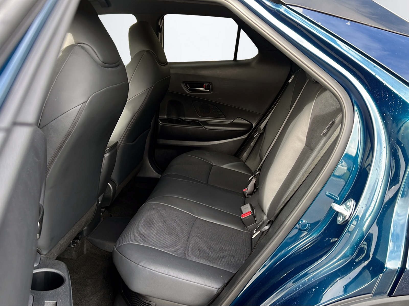 TOYOTA C-HR 2.0 PHEV Style-image-10