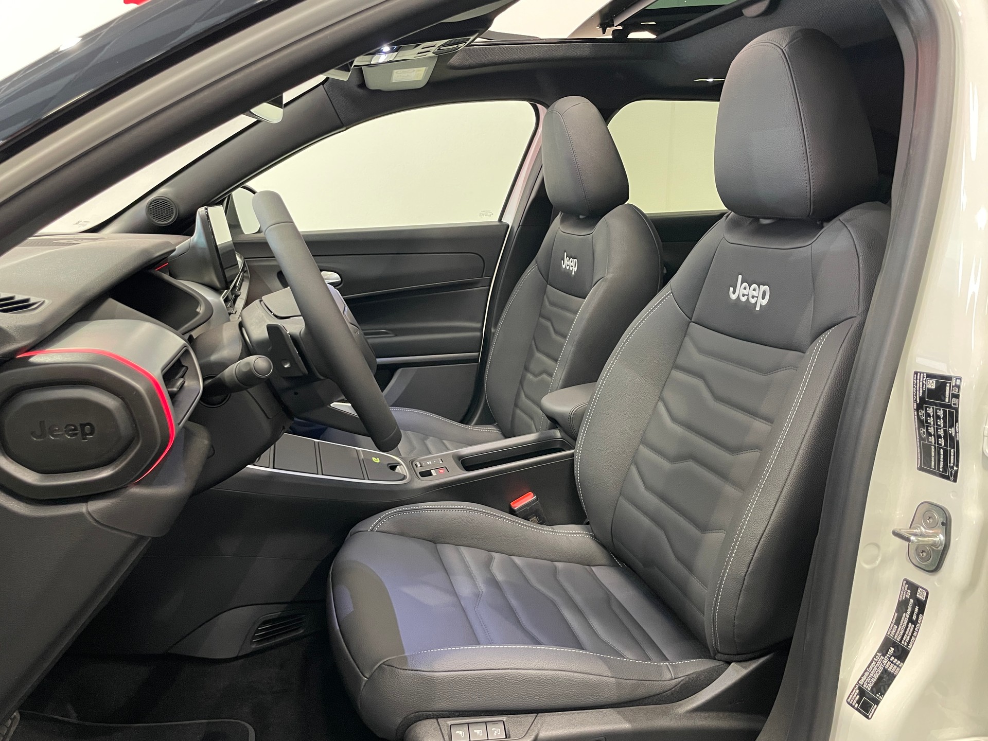 JEEP Avenger 1.2 Turbo MHEV Overland Leather Sky 4xe-image-9