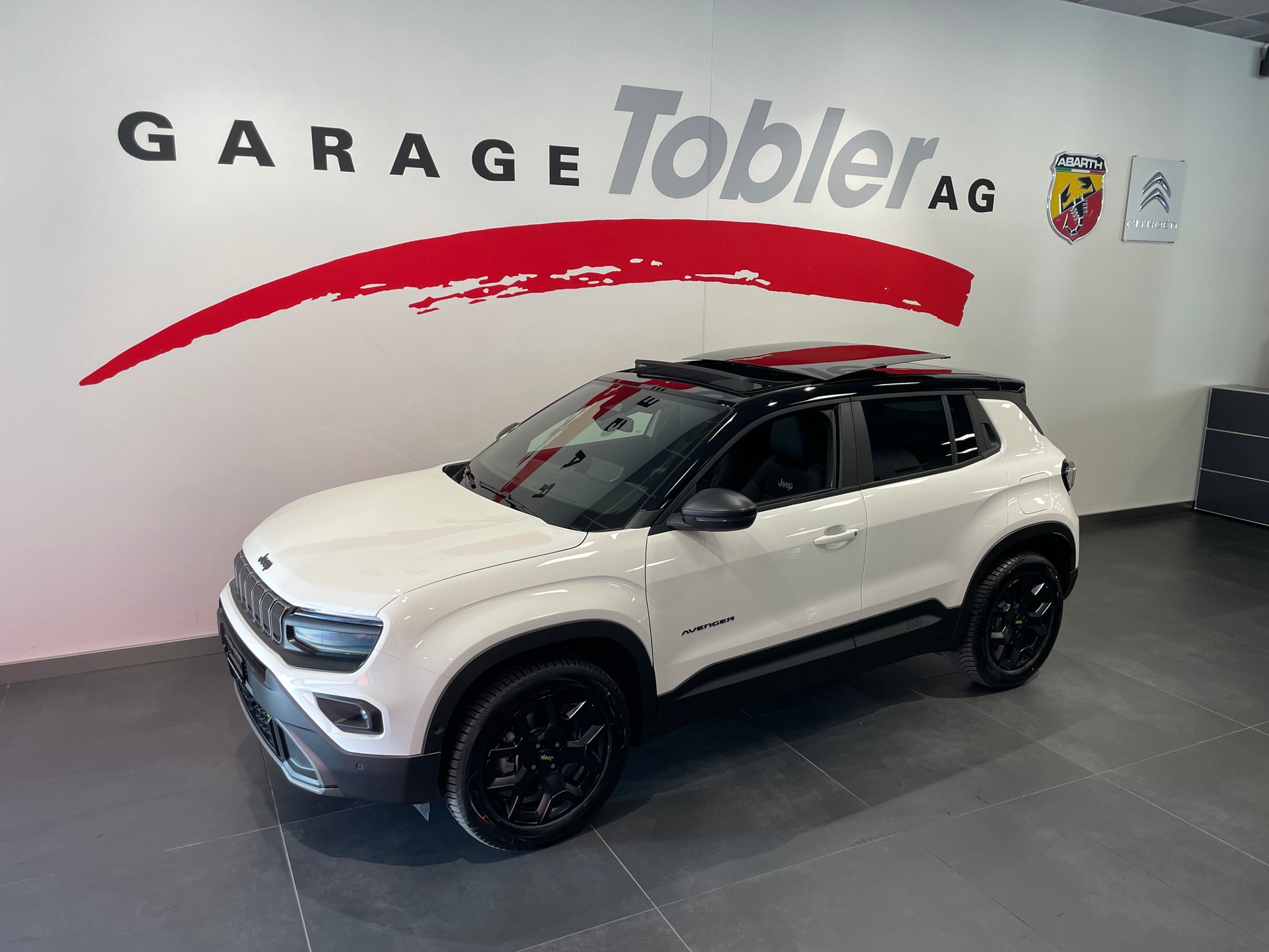 JEEP Avenger 1.2 Turbo MHEV Overland Leather Sky 4xe-image-6