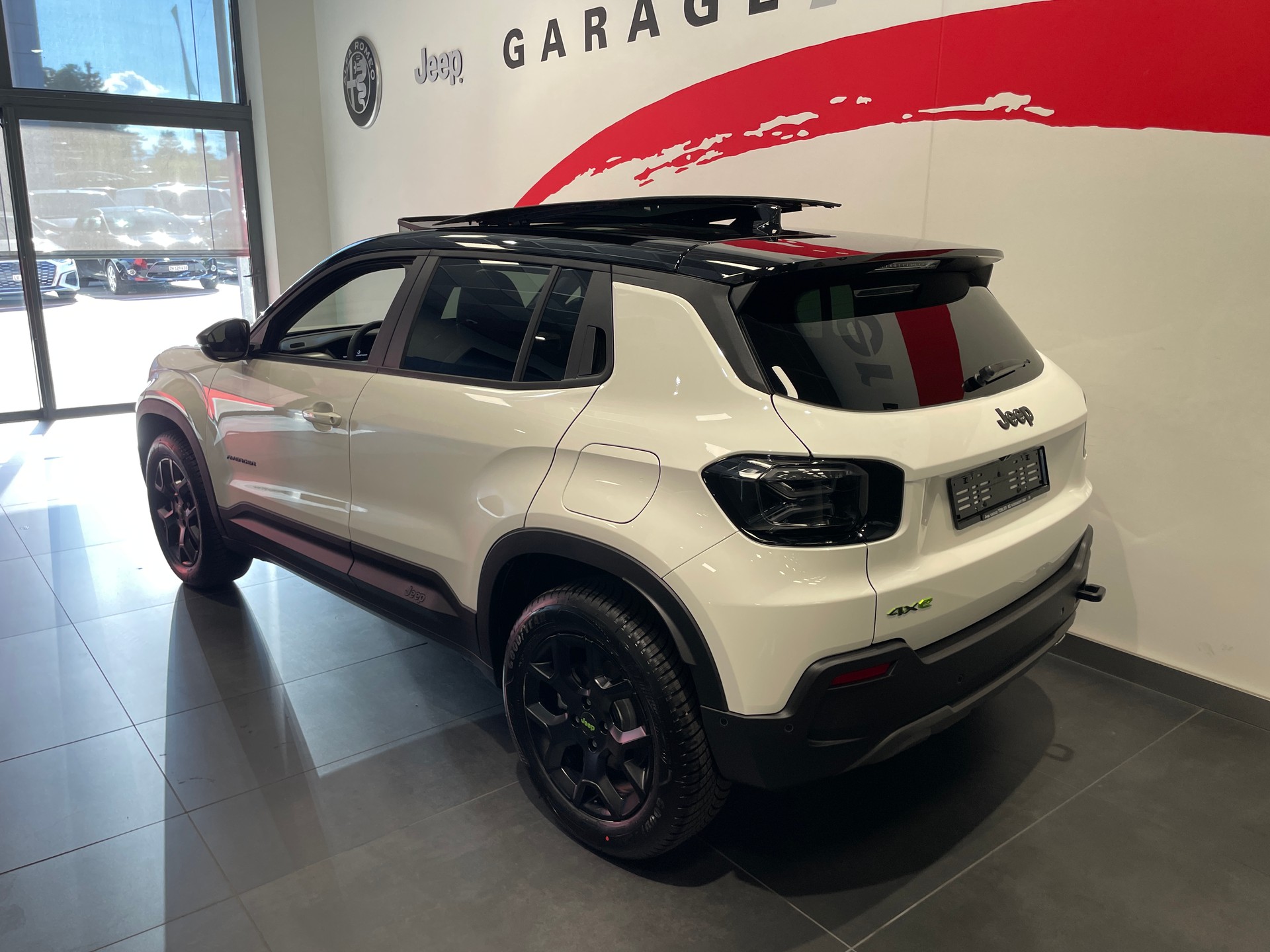 JEEP Avenger 1.2 Turbo MHEV Overland Leather Sky 4xe-image-14