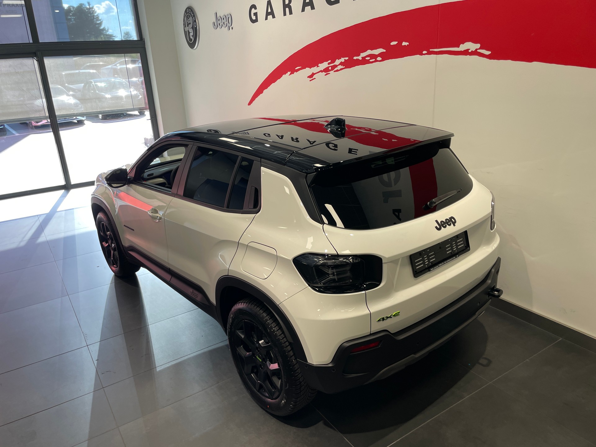 JEEP Avenger 1.2 Turbo MHEV Overland Leather Sky 4xe-image-15