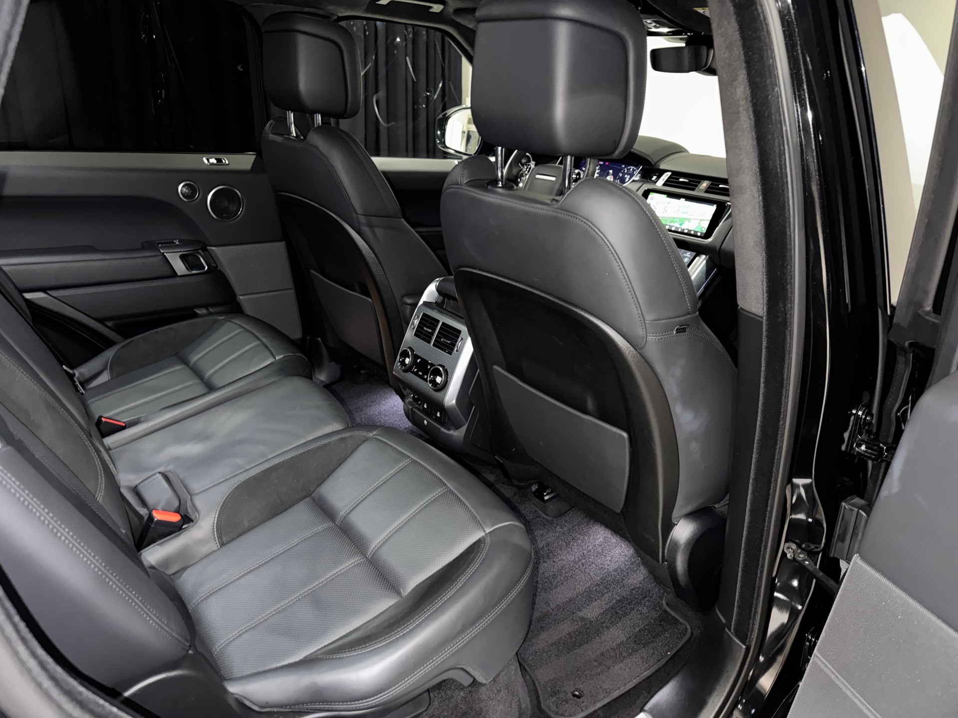 LAND ROVER Range Rover Sport P400 3.0 I6 MHEV HST Automatic | 1.Hand | CH |-image-17