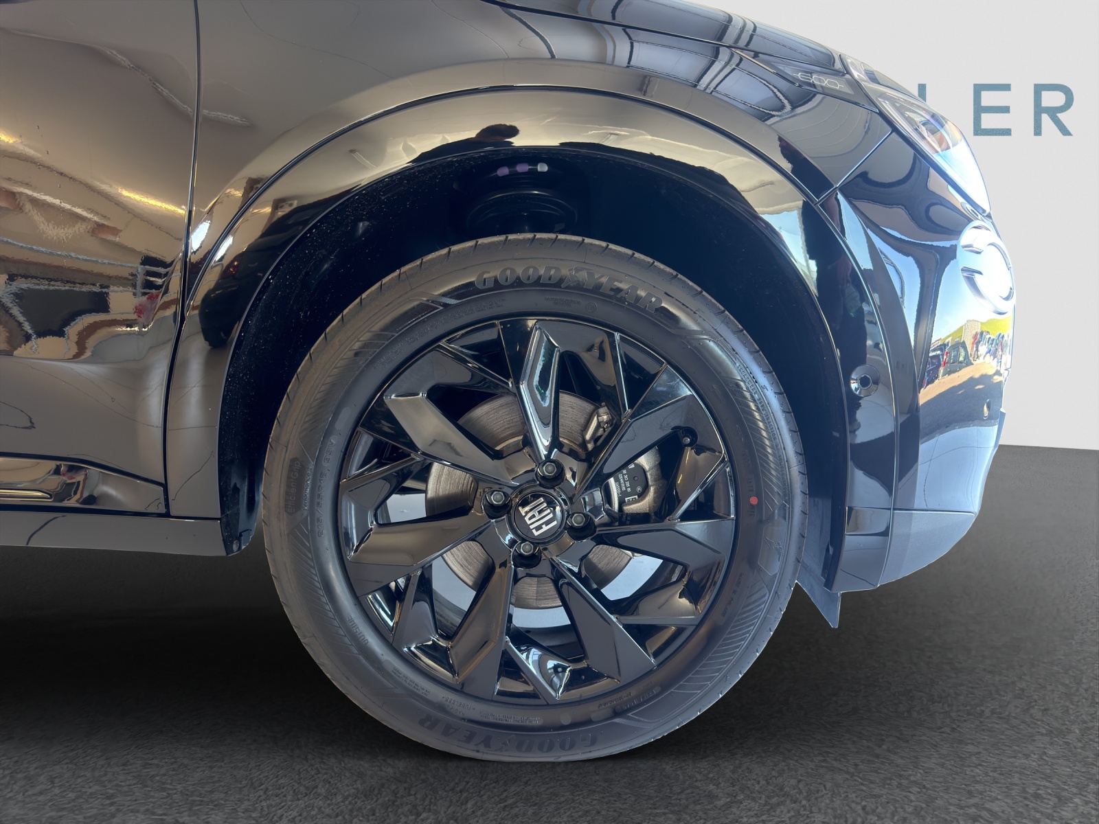 FIAT 600 1.2 Hybrid 145 Sport-image-12
