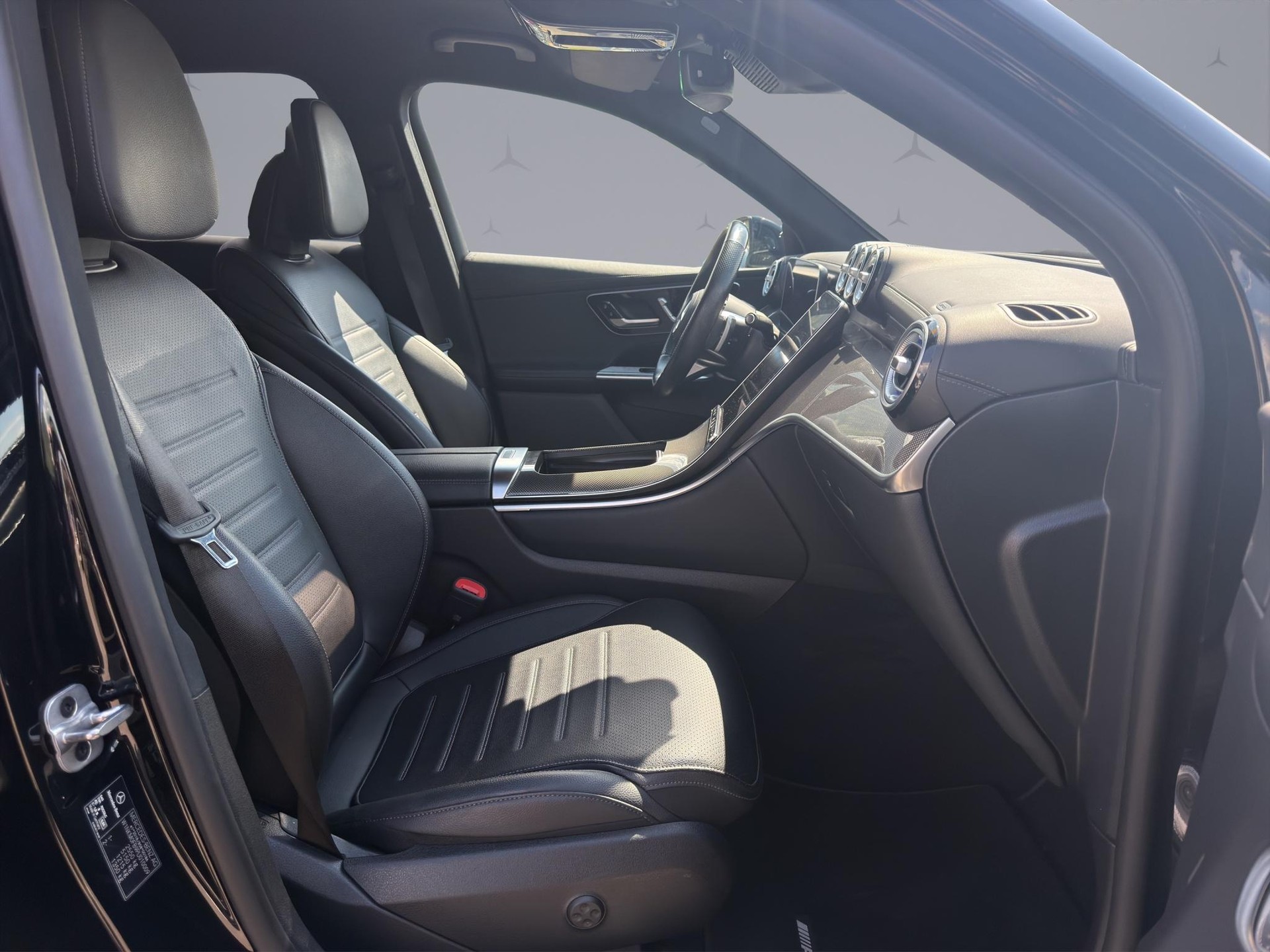MERCEDES-BENZ GLC 220 d AMG Line 4matic-image-15