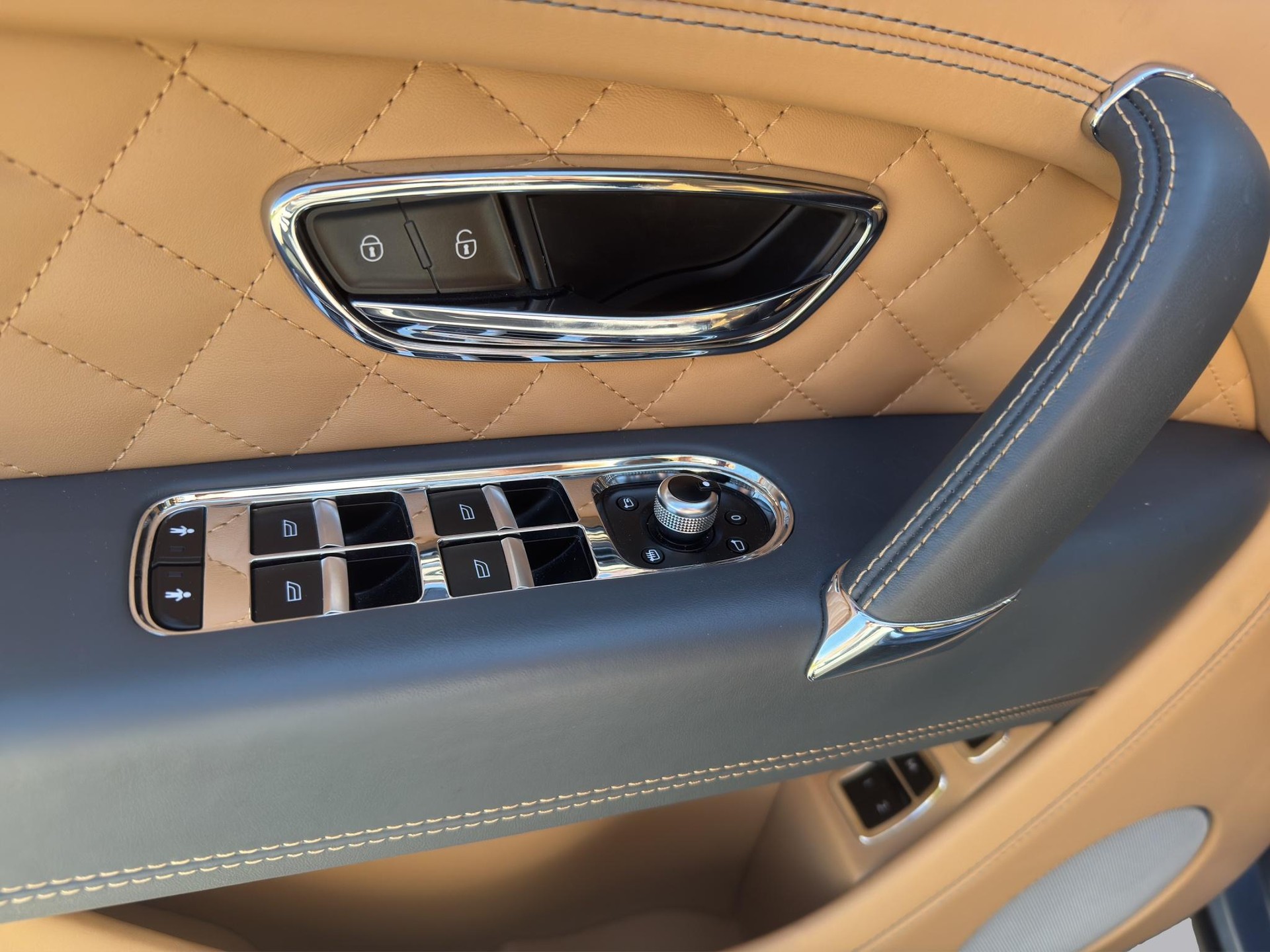 BENTLEY Bentayga 6.0 W12-image-9
