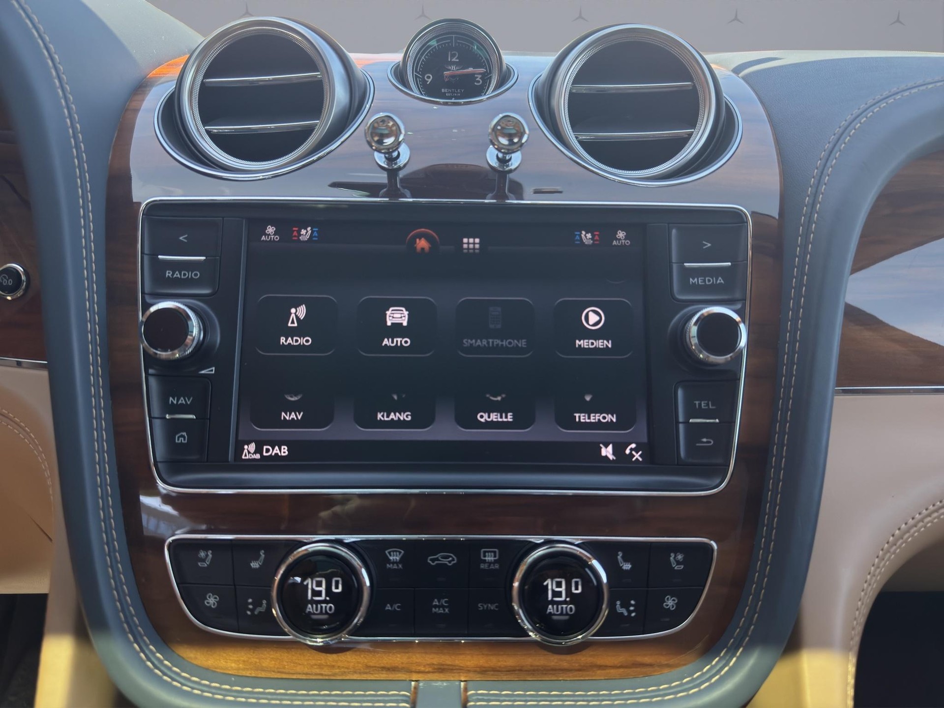 BENTLEY Bentayga 6.0 W12-image-14
