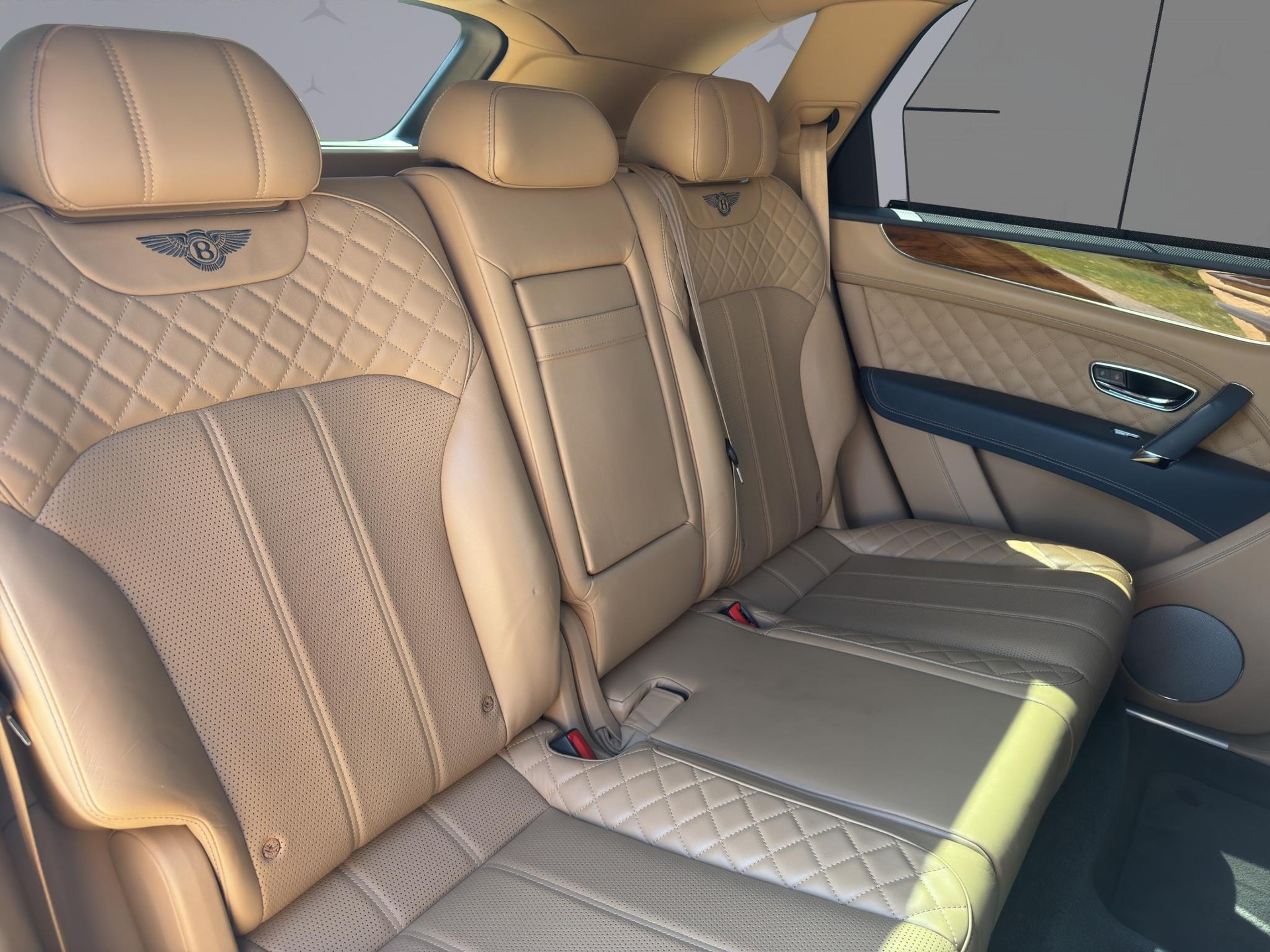 BENTLEY Bentayga 6.0 W12-image-16