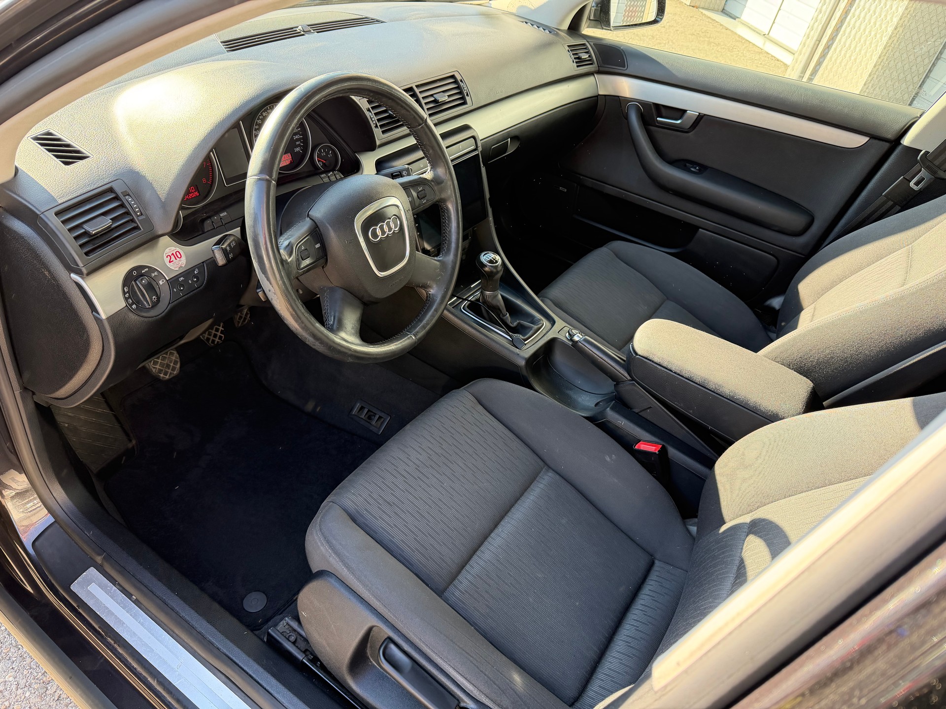 AUDI A4 Avant 2.0 Turbo FSI-image-4