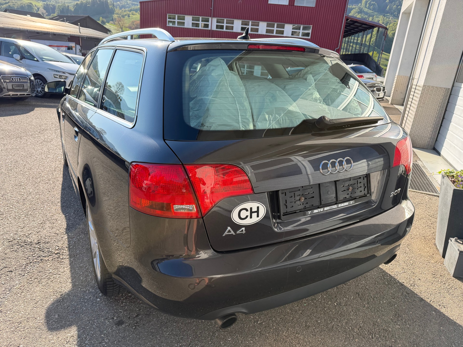 AUDI A4 Avant 2.0 Turbo FSI-showroom-element-2