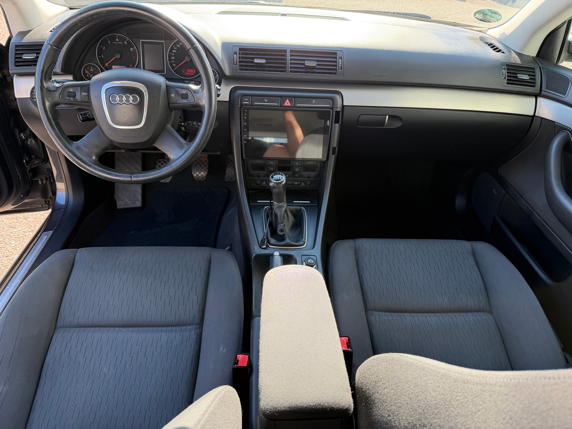 AUDI A4 Avant 2.0 Turbo FSI-image-8