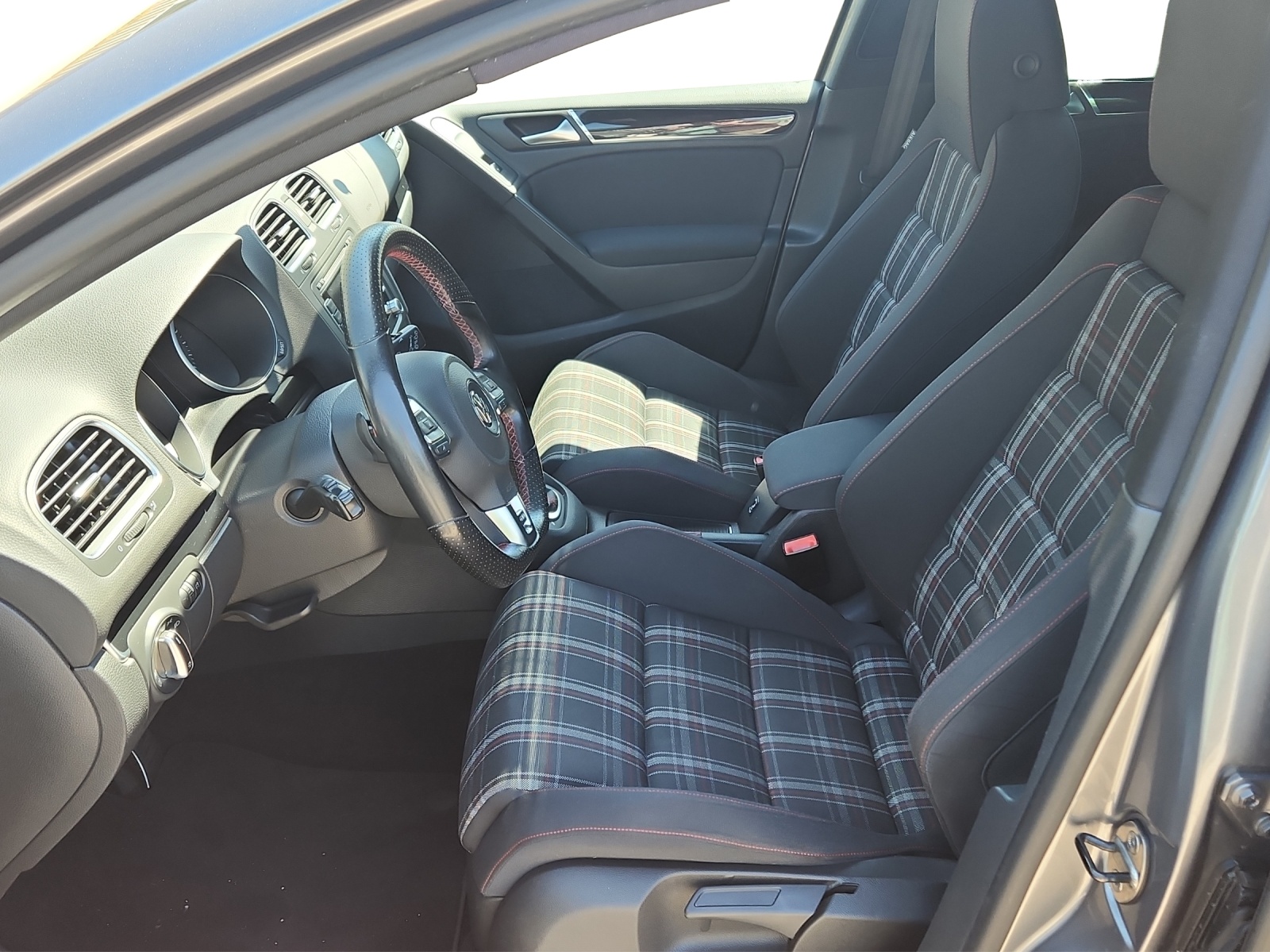 VW Golf 2.0 TSI GTI DSG-image-8