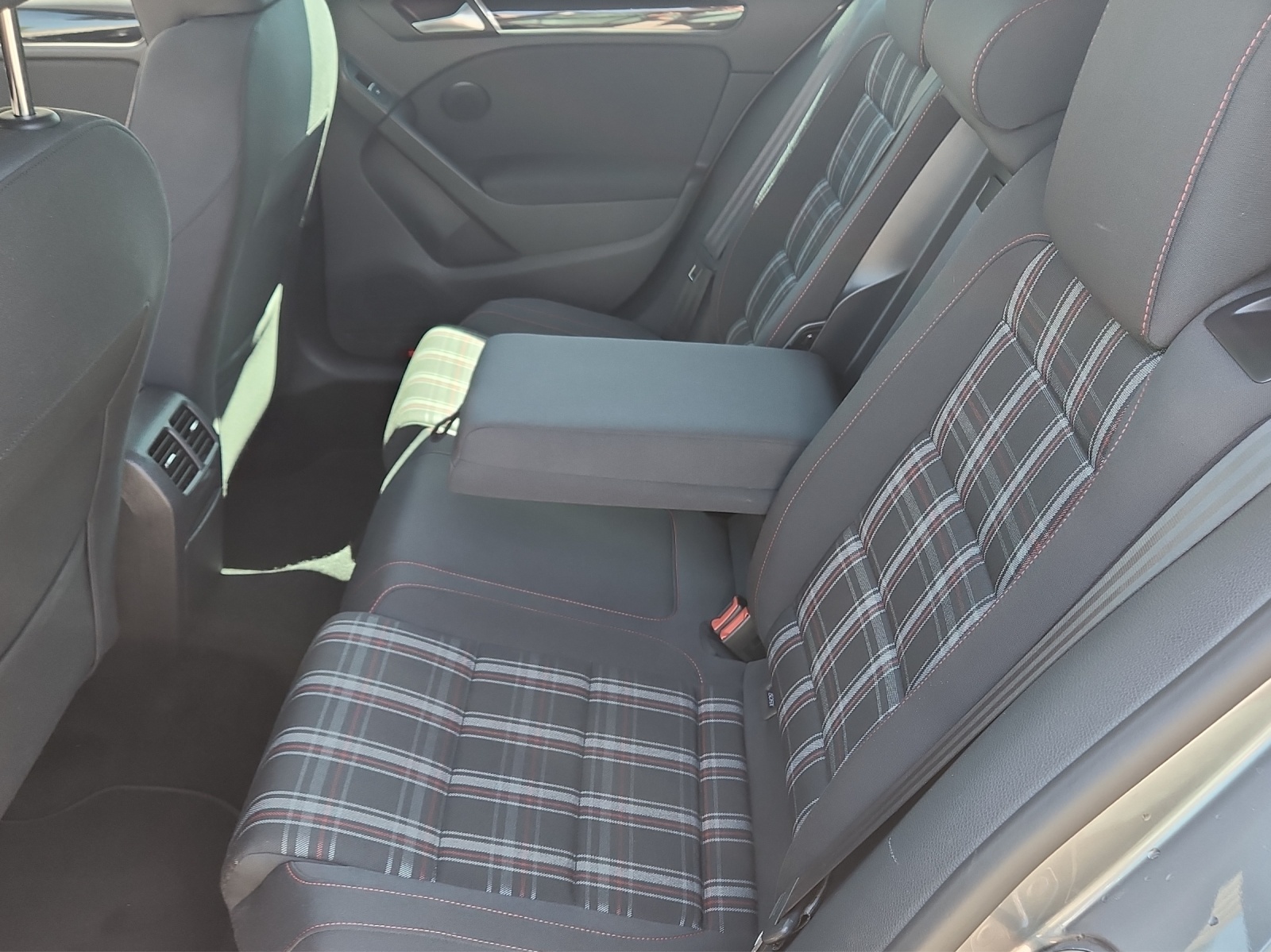 VW Golf 2.0 TSI GTI DSG-image-13