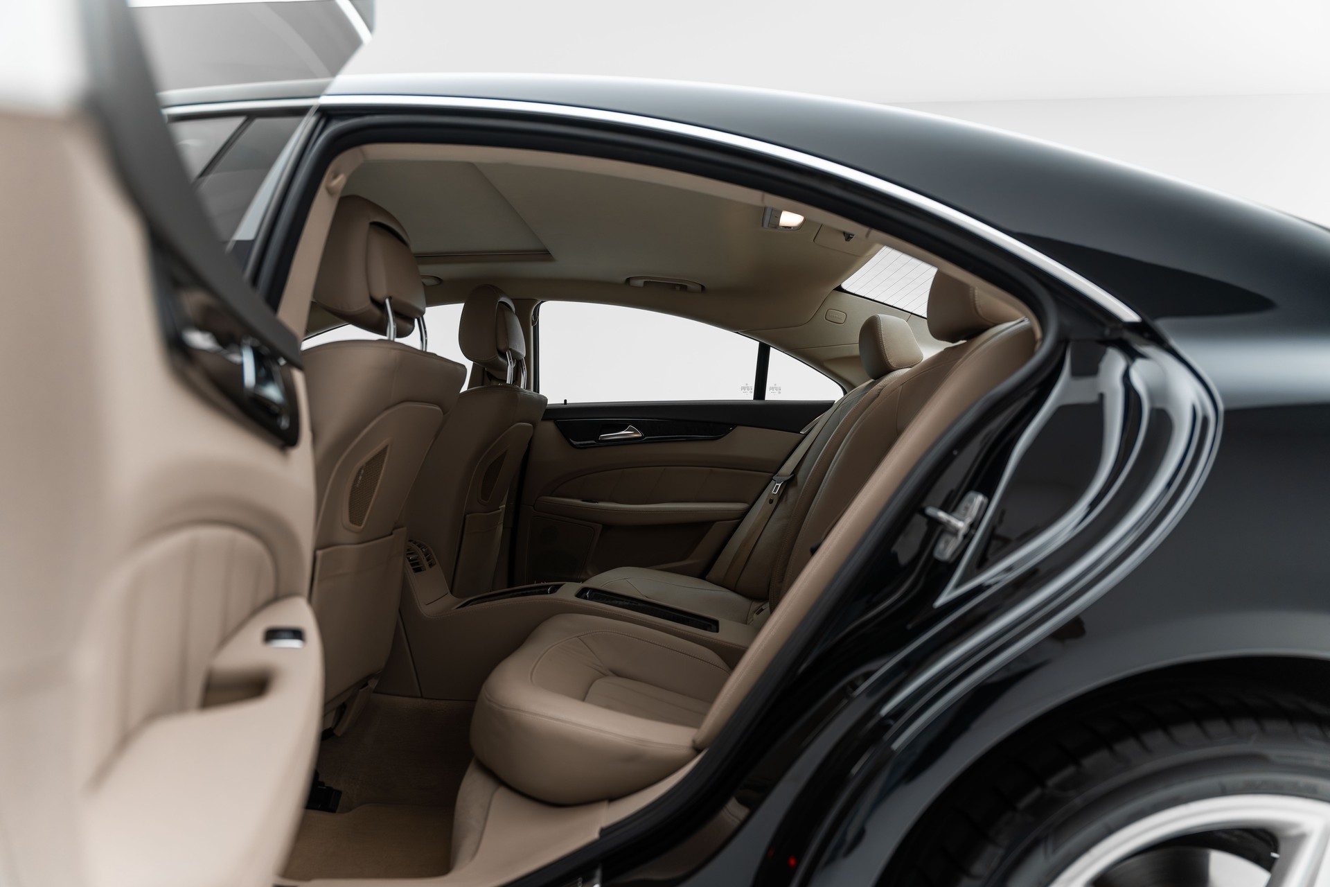 MERCEDES-BENZ CLS 350 CDI 4Matic 7G-Tronic-image-17
