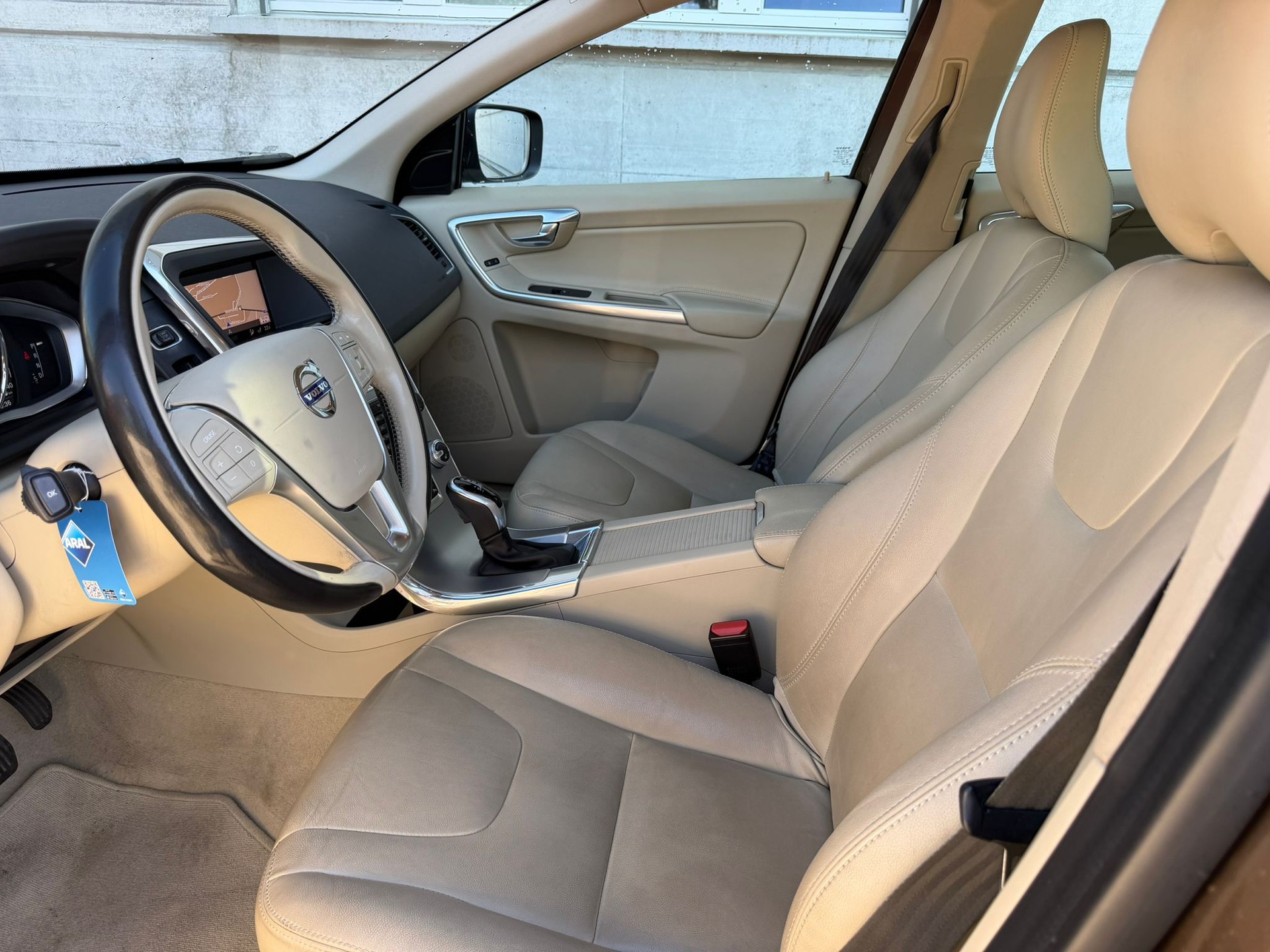 VOLVO XC60 D3 Summum Geartronic-image-8