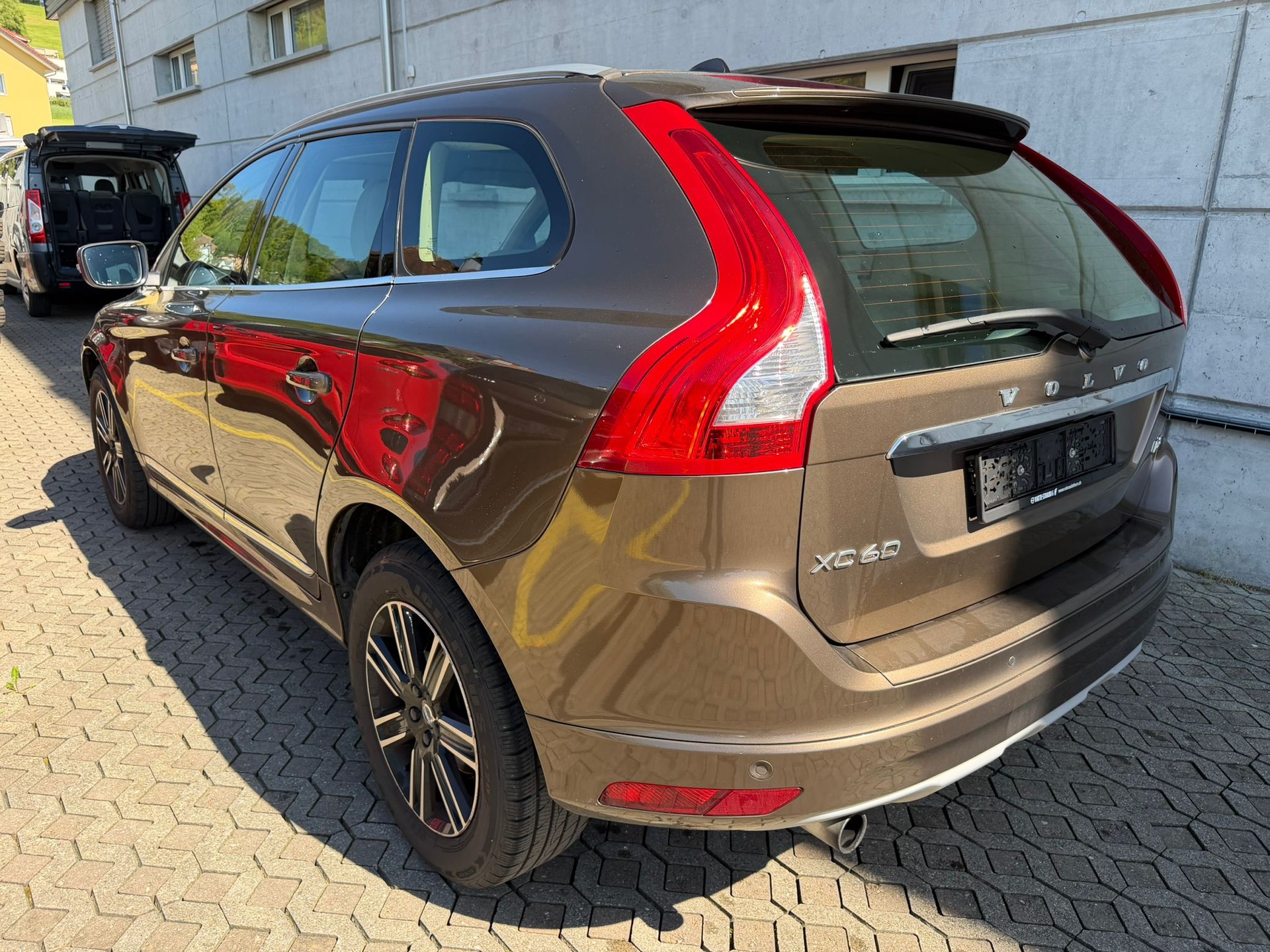 VOLVO XC60 D3 Summum Geartronic-image-5