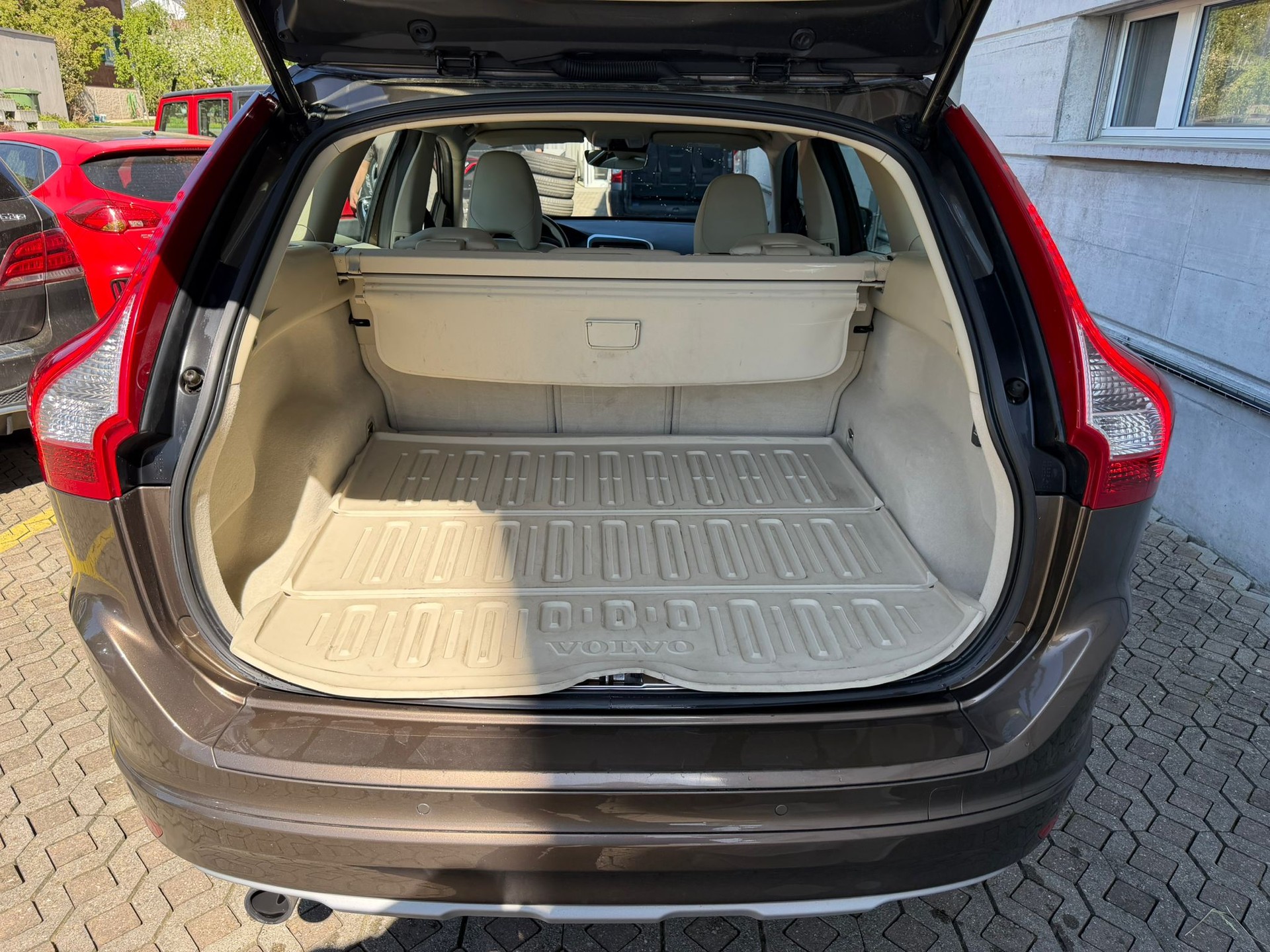 VOLVO XC60 D3 Summum Geartronic-image-11