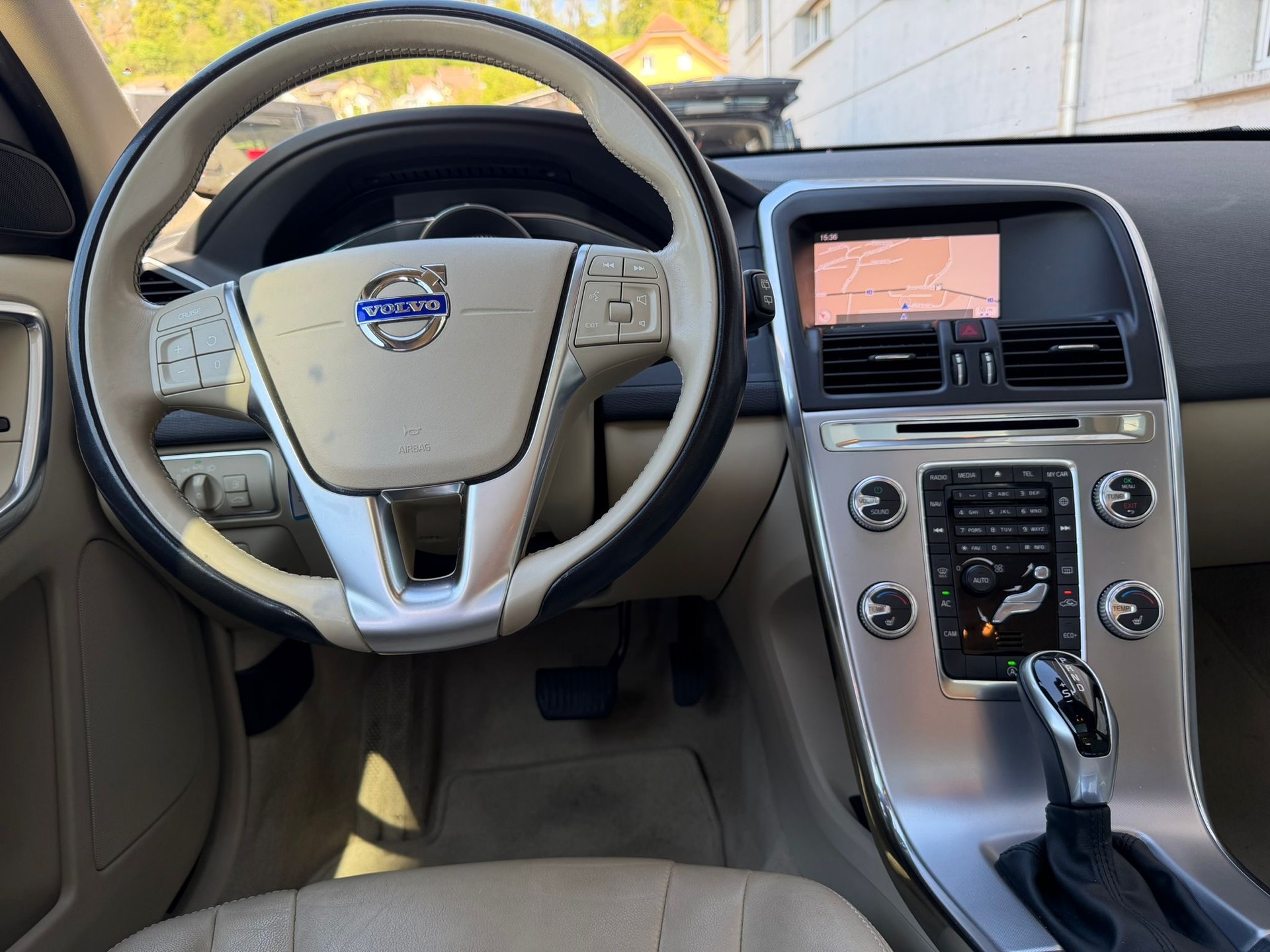 VOLVO XC60 D3 Summum Geartronic-image-6