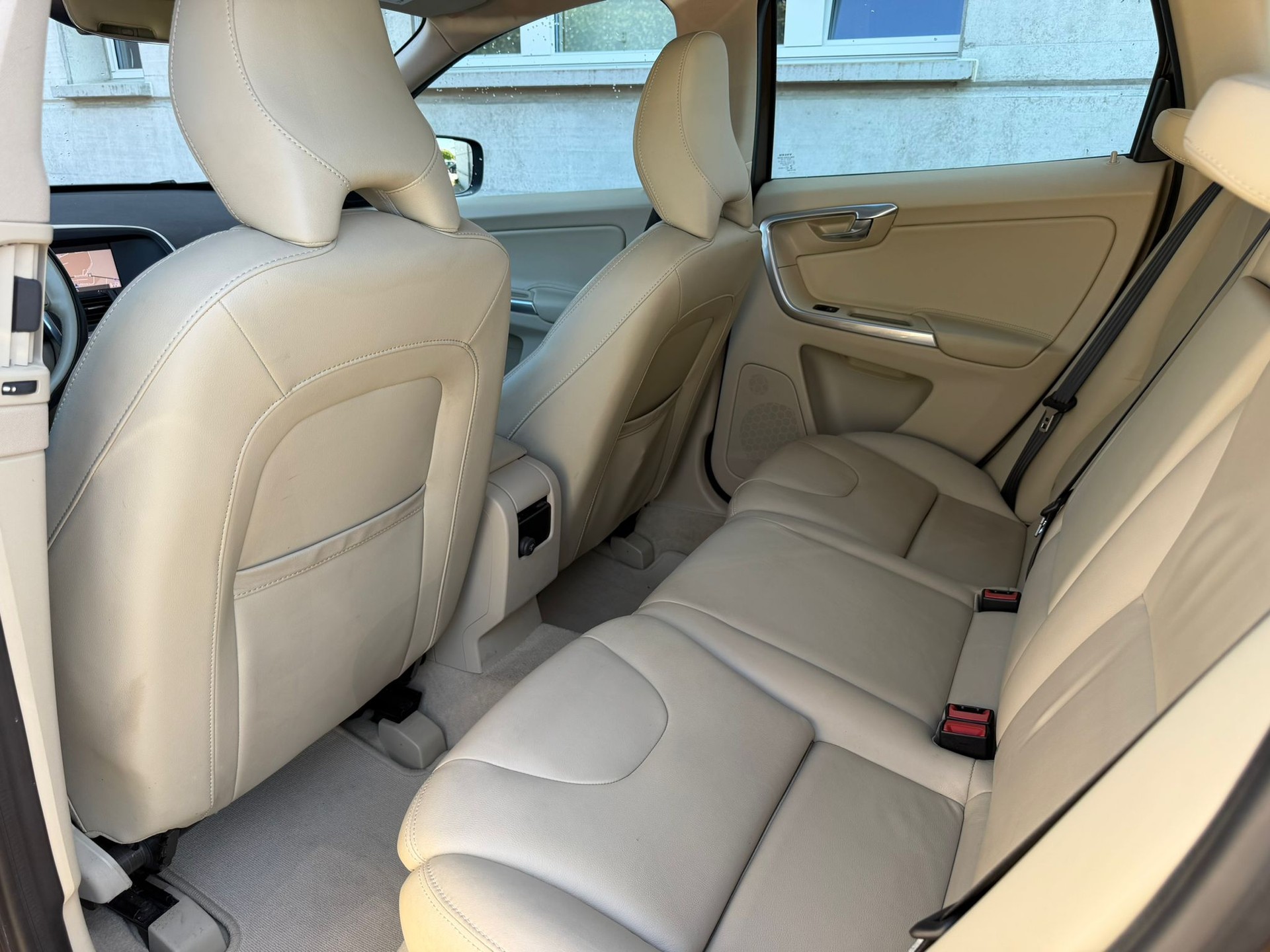 VOLVO XC60 D3 Summum Geartronic-image-9