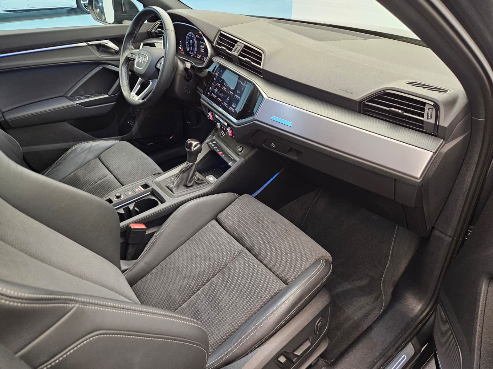 AUDI Q3 Sportback 45 TFSI e S line Attraction S-tronic-image-10