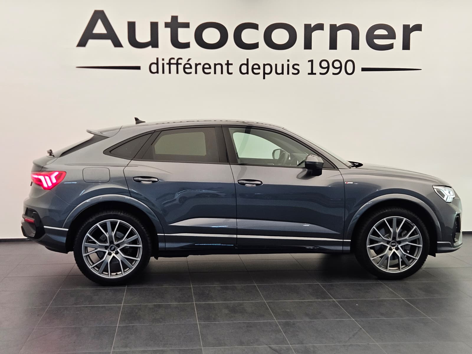 AUDI Q3 Sportback 45 TFSI e S line Attraction S-tronic-image-4