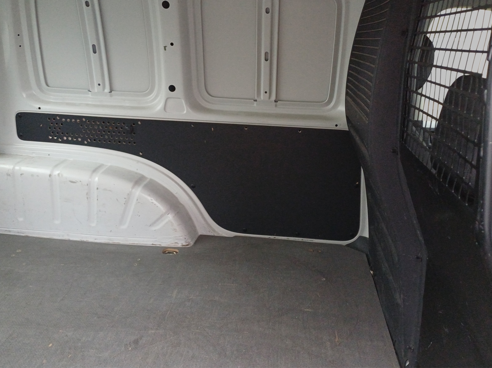 VW Caddy 2.0TDI BlueMotion Technology-image-11